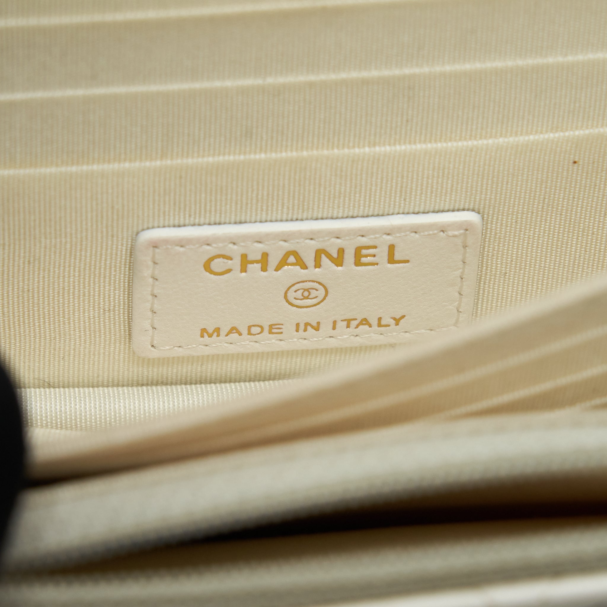 CHANEL RUFFLES MINI WALLET ON CHAINS WHITE GHW