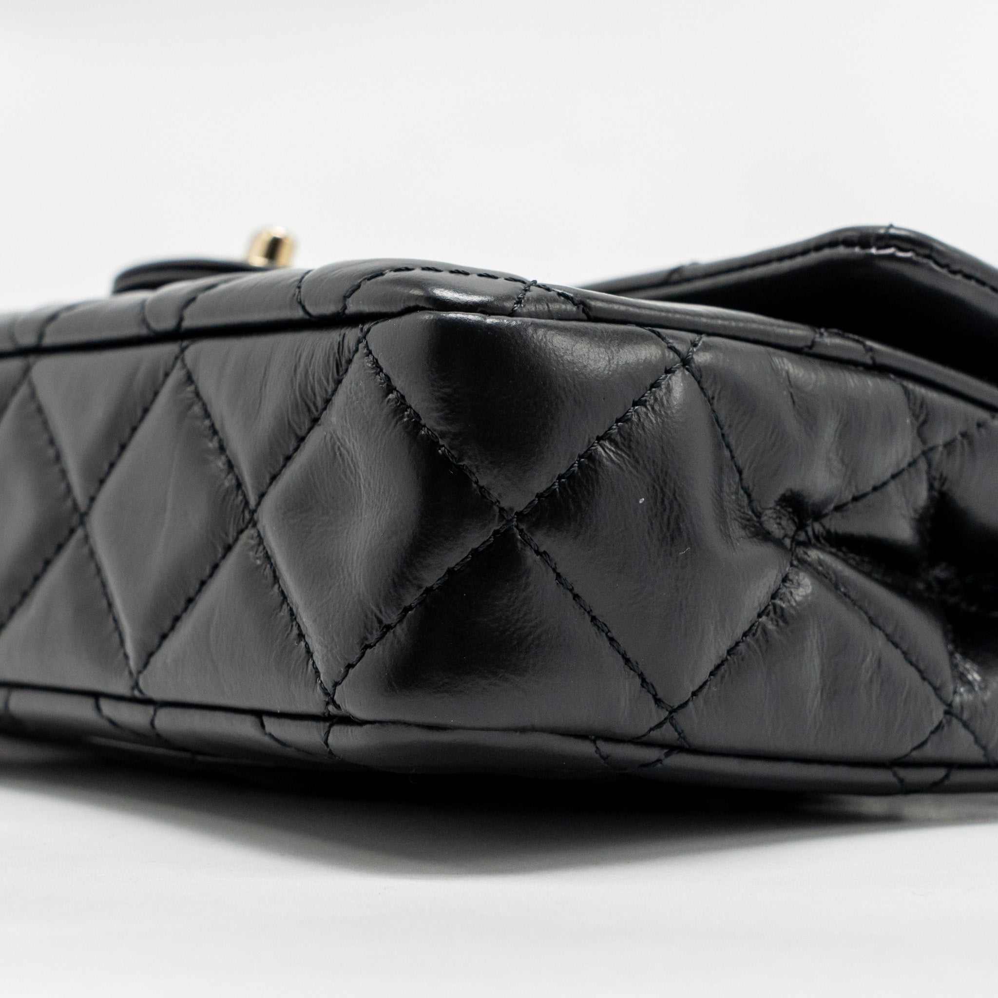 CHANEL 23A CLASSIC FLAP CLUTCH SHINY CALFSKIN BLACK GHW (MICROCHIP)