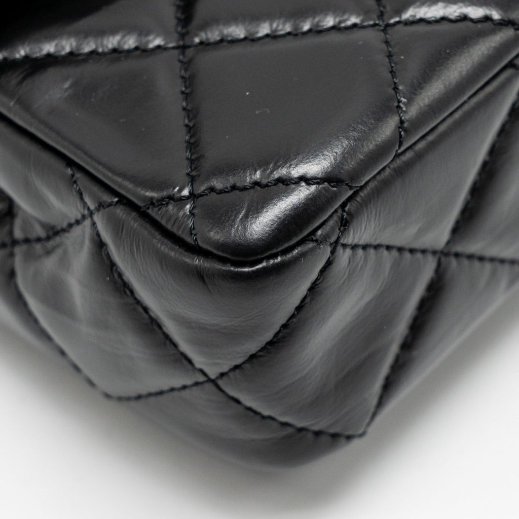CHANEL 23A CLASSIC FLAP CLUTCH SHINY CALFSKIN BLACK GHW (MICROCHIP)