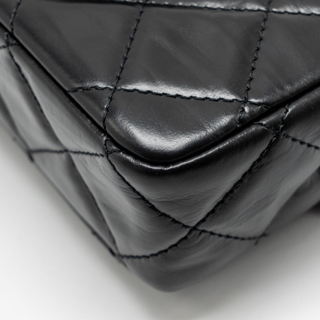 CHANEL 23A CLASSIC FLAP CLUTCH SHINY CALFSKIN BLACK GHW (MICROCHIP)