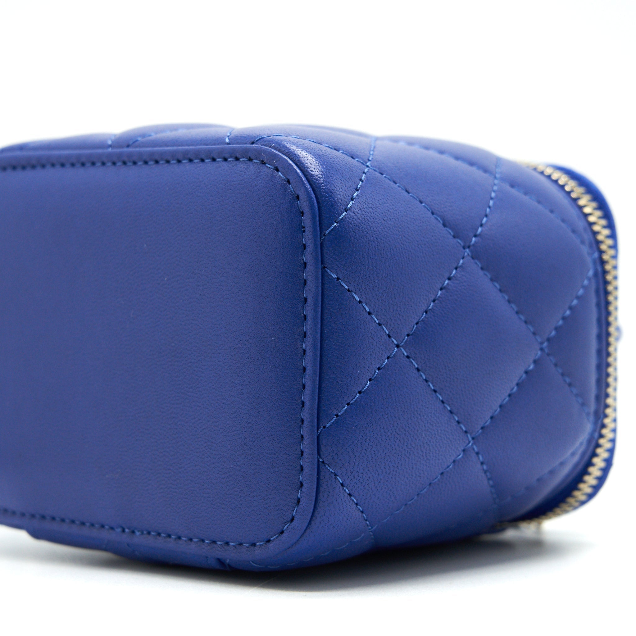 CHANEL 21K MINI TOP HANDLE VANITY WITH CHAIN BLUE LGHW