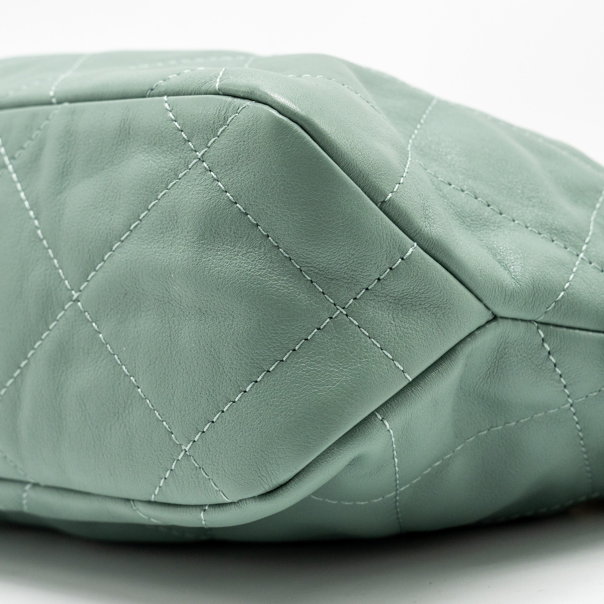 CHANEL 22C HOBO BAG WITH GIANT CHAIN CALFSKIN GREEN GHW (MICROCHIP)