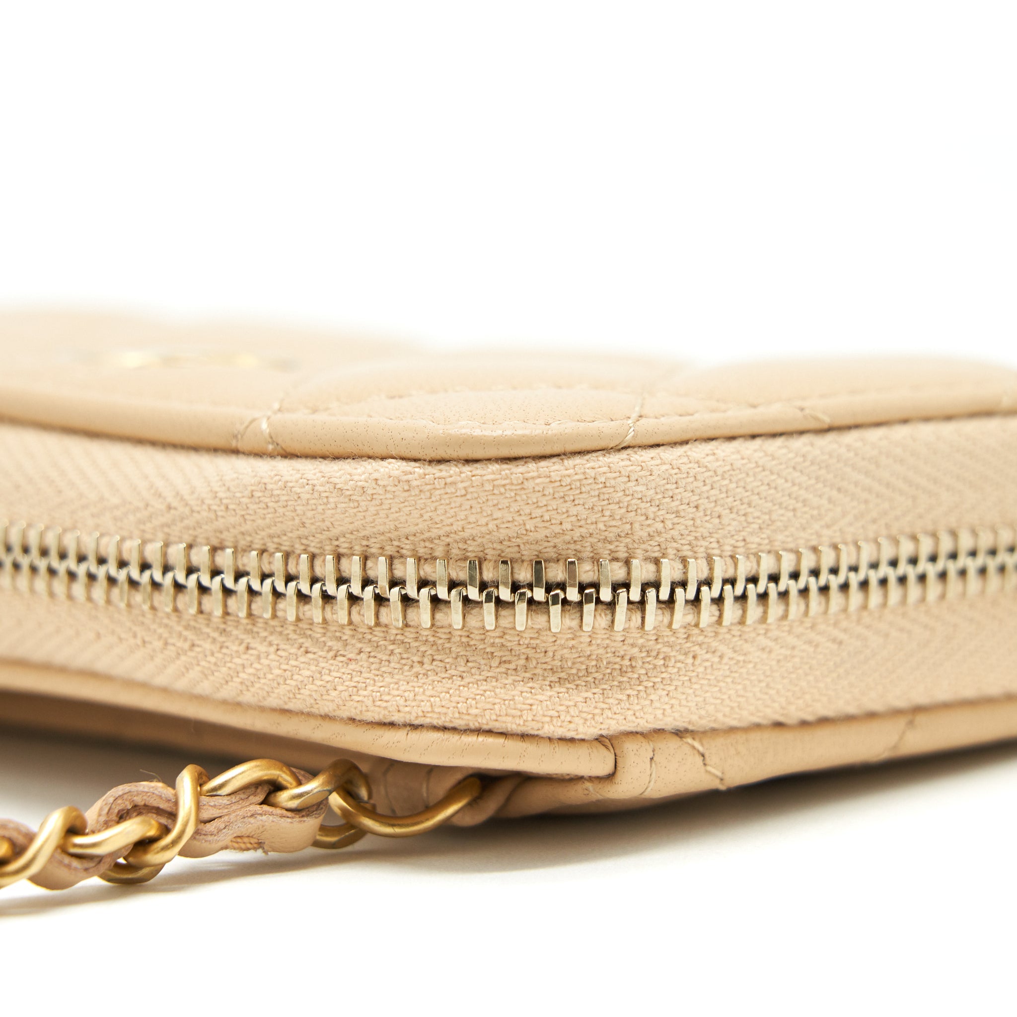 CHANEL 22C PEARL CRUSH CARD HOLDER WITH CHAIN BEIGE GHW