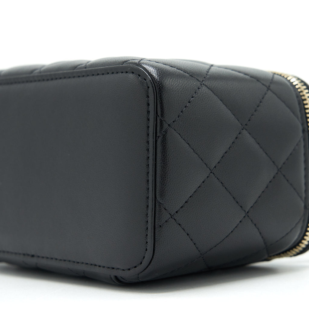 CHANEL 21K TOP HANDLE RECTANGULAR VANITY WITH CHAIN BLACK LGHW