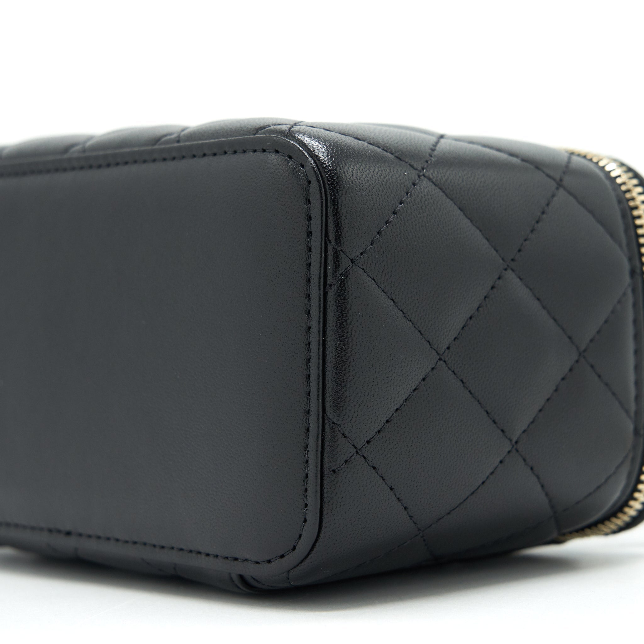 CHANEL 21K TOP HANDLE RECTANGULAR VANITY WITH CHAIN BLACK LGHW