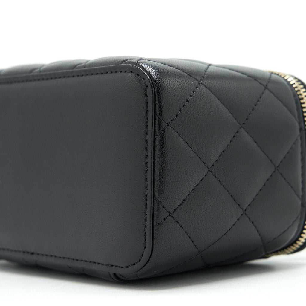 CHANEL 21K TOP HANDLE RECTANGULAR VANITY WITH CHAIN BLACK LGHW