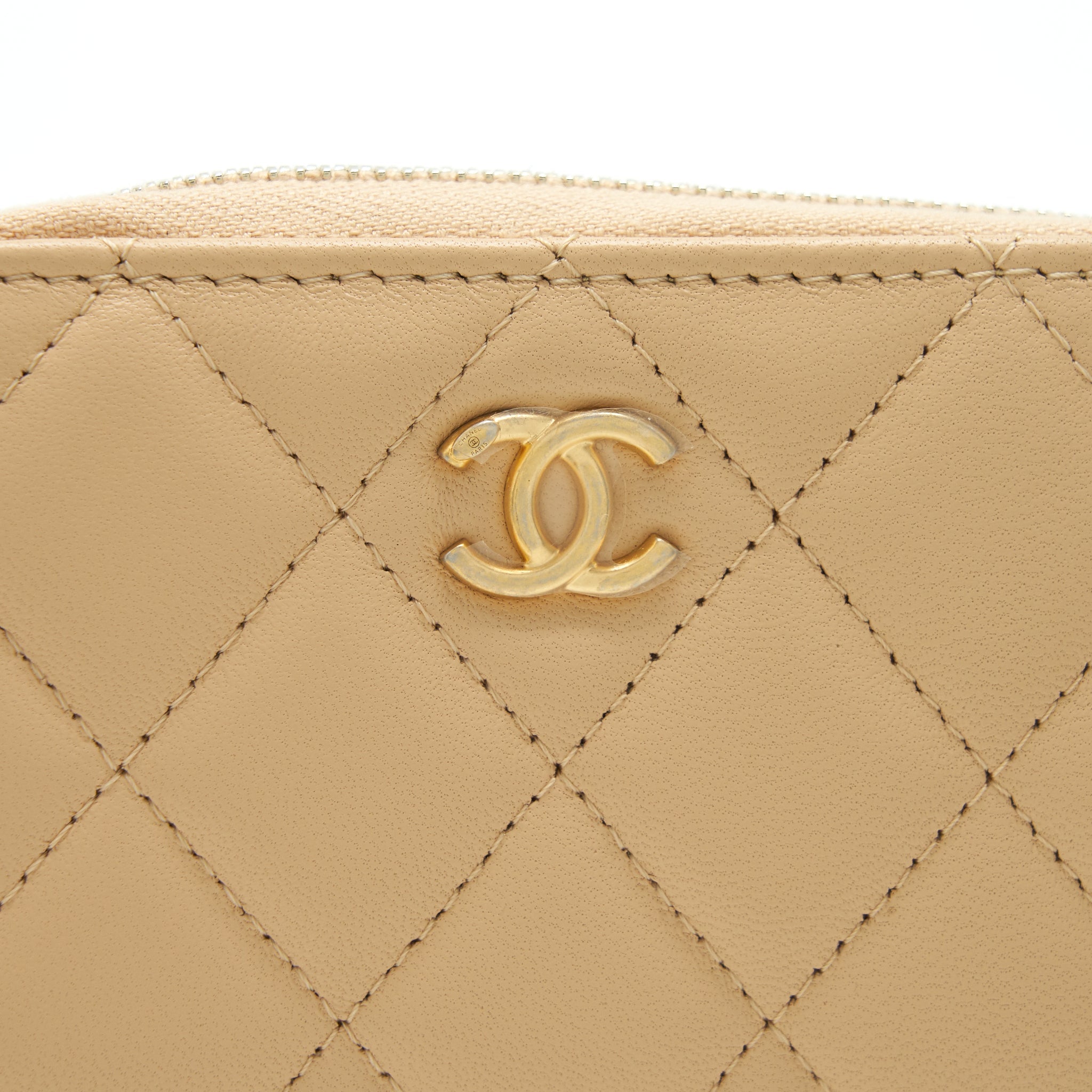 CHANEL 22C PEARL CRUSH CARD HOLDER WITH CHAIN BEIGE GHW