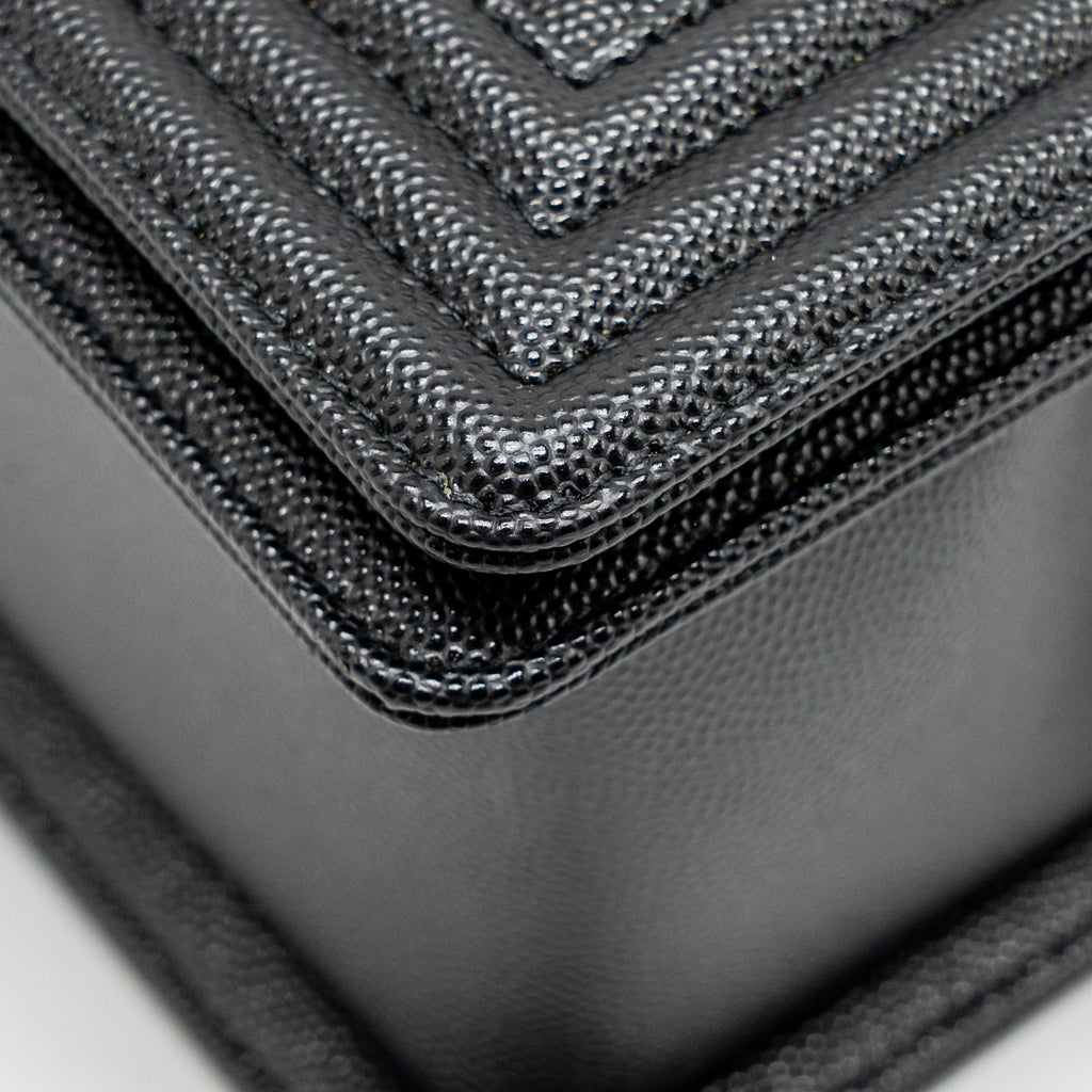 CHANEL MEDIUM BOY BAG CAVIAR BLACK GHW (MICROCHIP)