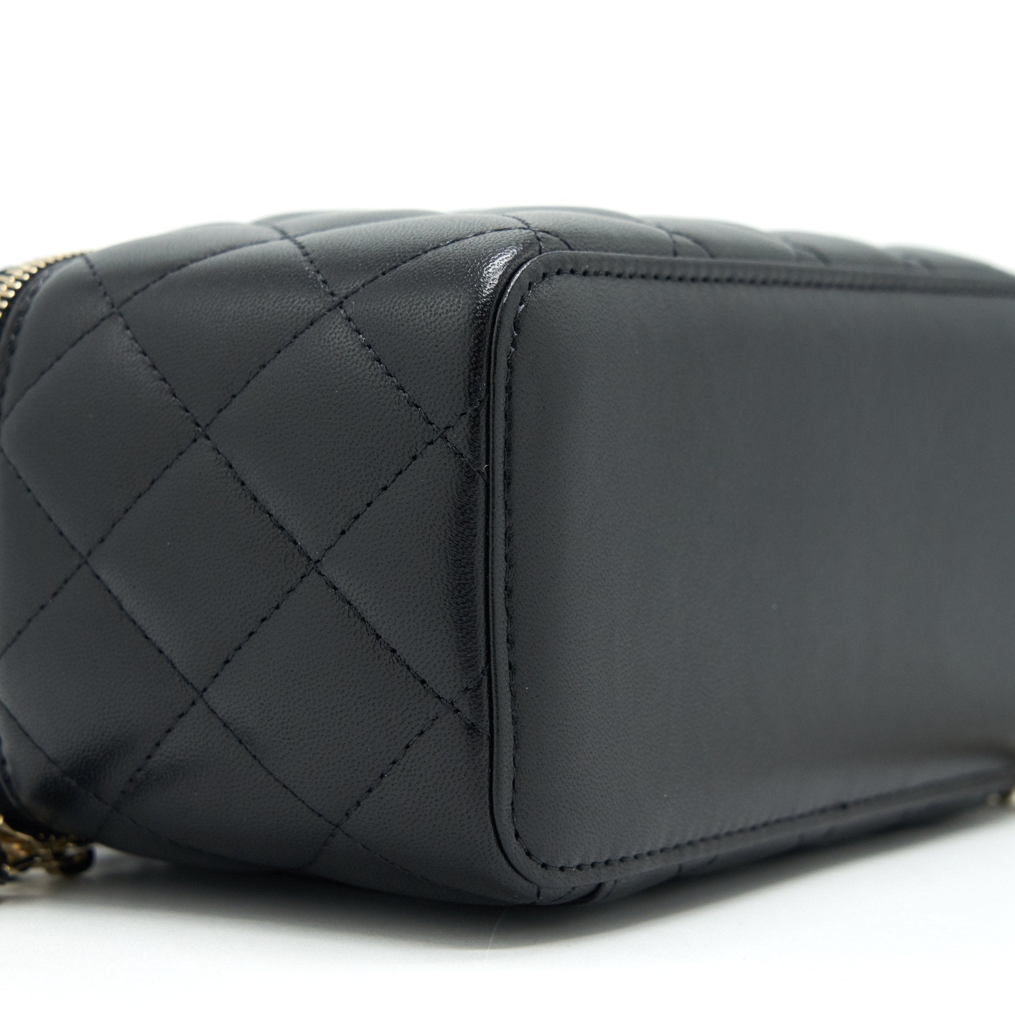 CHANEL 21K TOP HANDLE RECTANGULAR VANITY WITH CHAIN BLACK LGHW