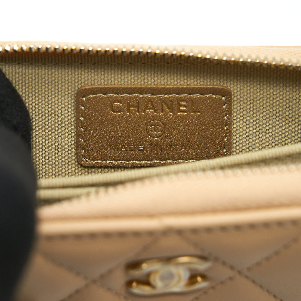 CHANEL 22C PEARL CRUSH CARD HOLDER WITH CHAIN BEIGE GHW