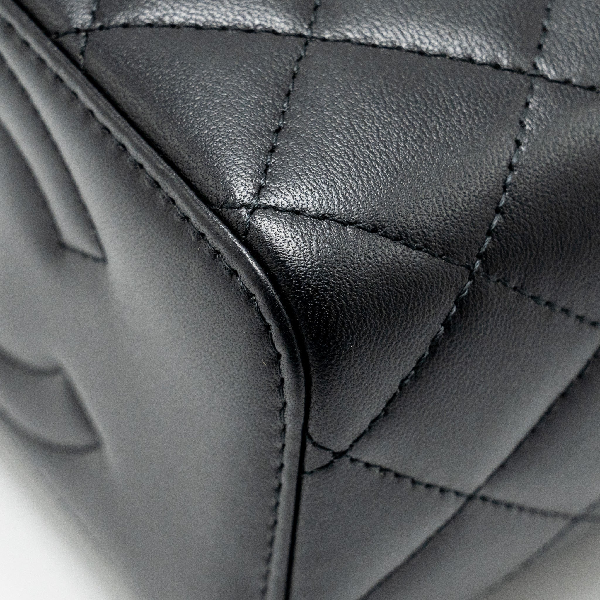 CHANEL TOP HANDLE LONG VANITY CASE LAMBSKIN BLACK SHW (MICROCHIP)