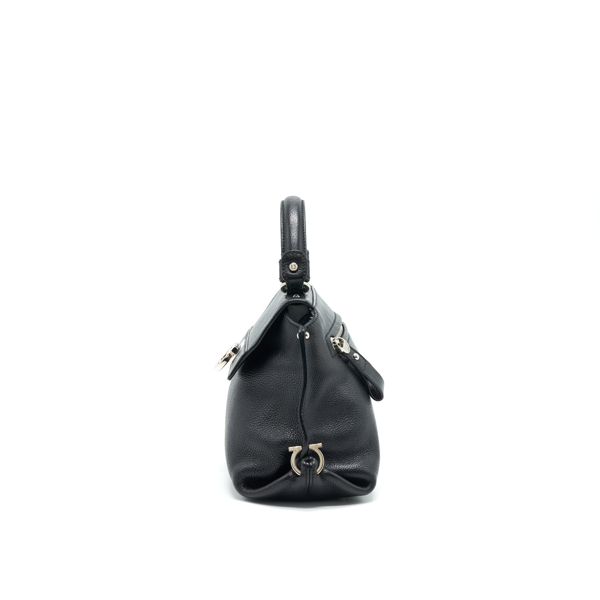 SALVATORE FERRAGAMO SOPHIA HANDLE CROSSBODY BAG IN BLACK SHW