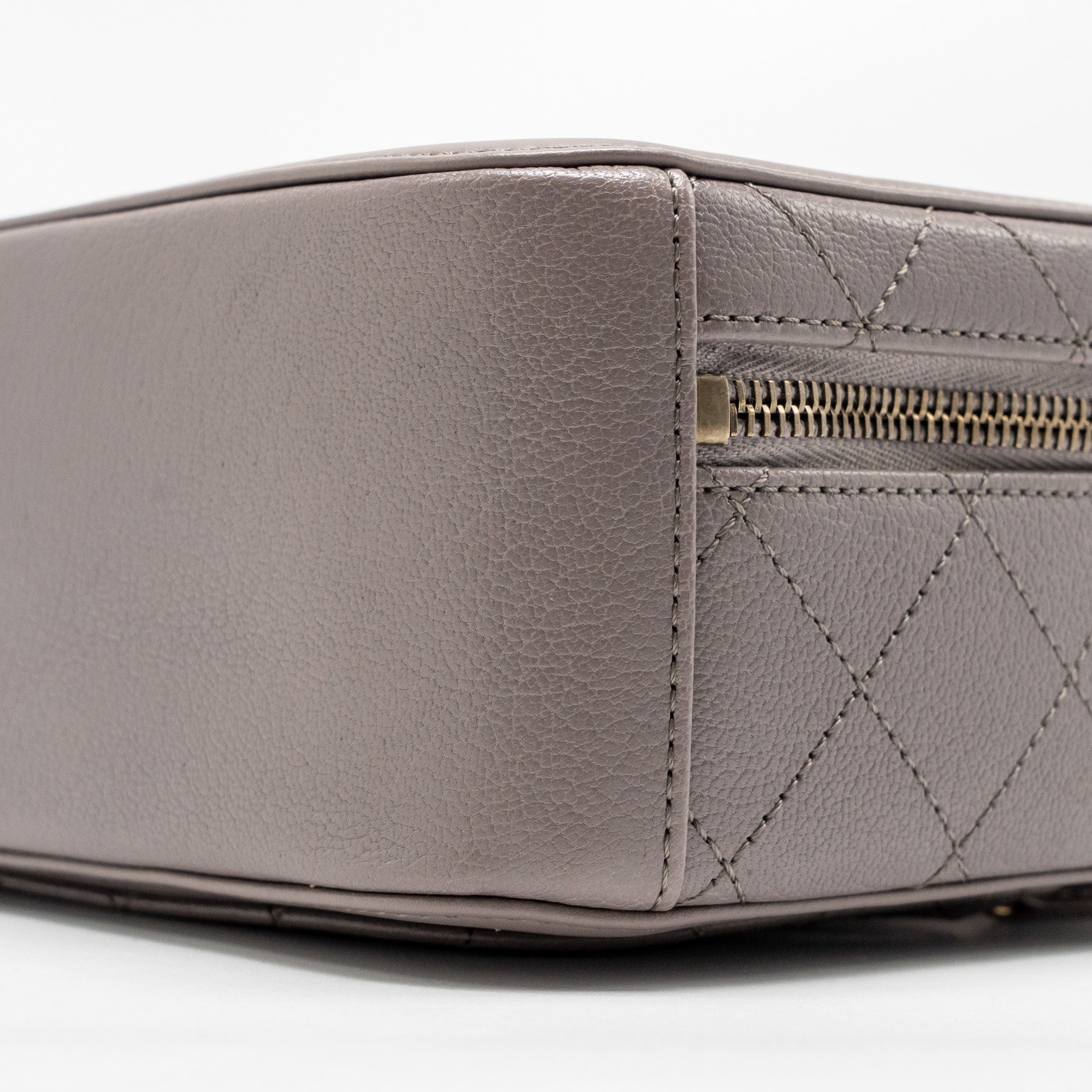 CHANEL COCO CURVE VANITY BAG WITH TOP HANDLE CALFSKIN GREY GHW