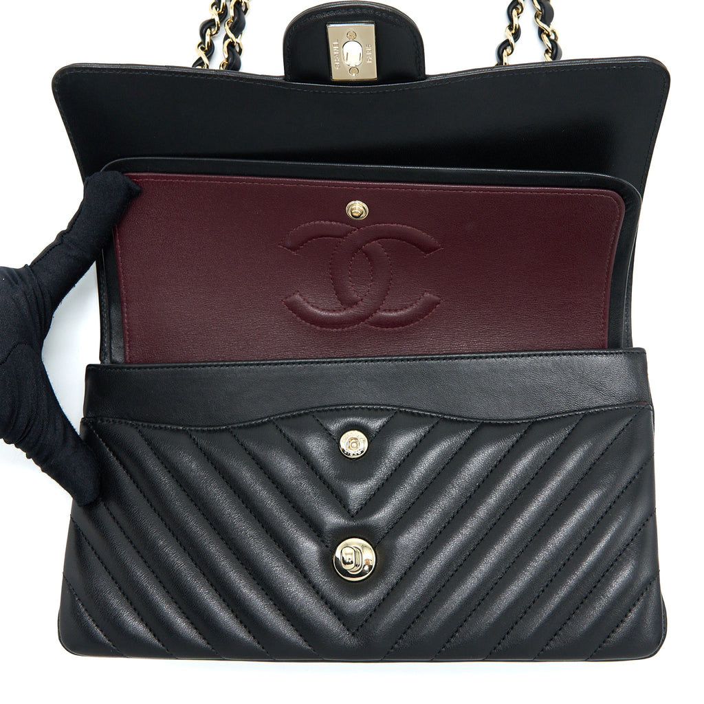 CHANEL MEDIUM CHEVRON CLASSIC DOUBLE FLAP LAMBSKIN BLACK LGHW