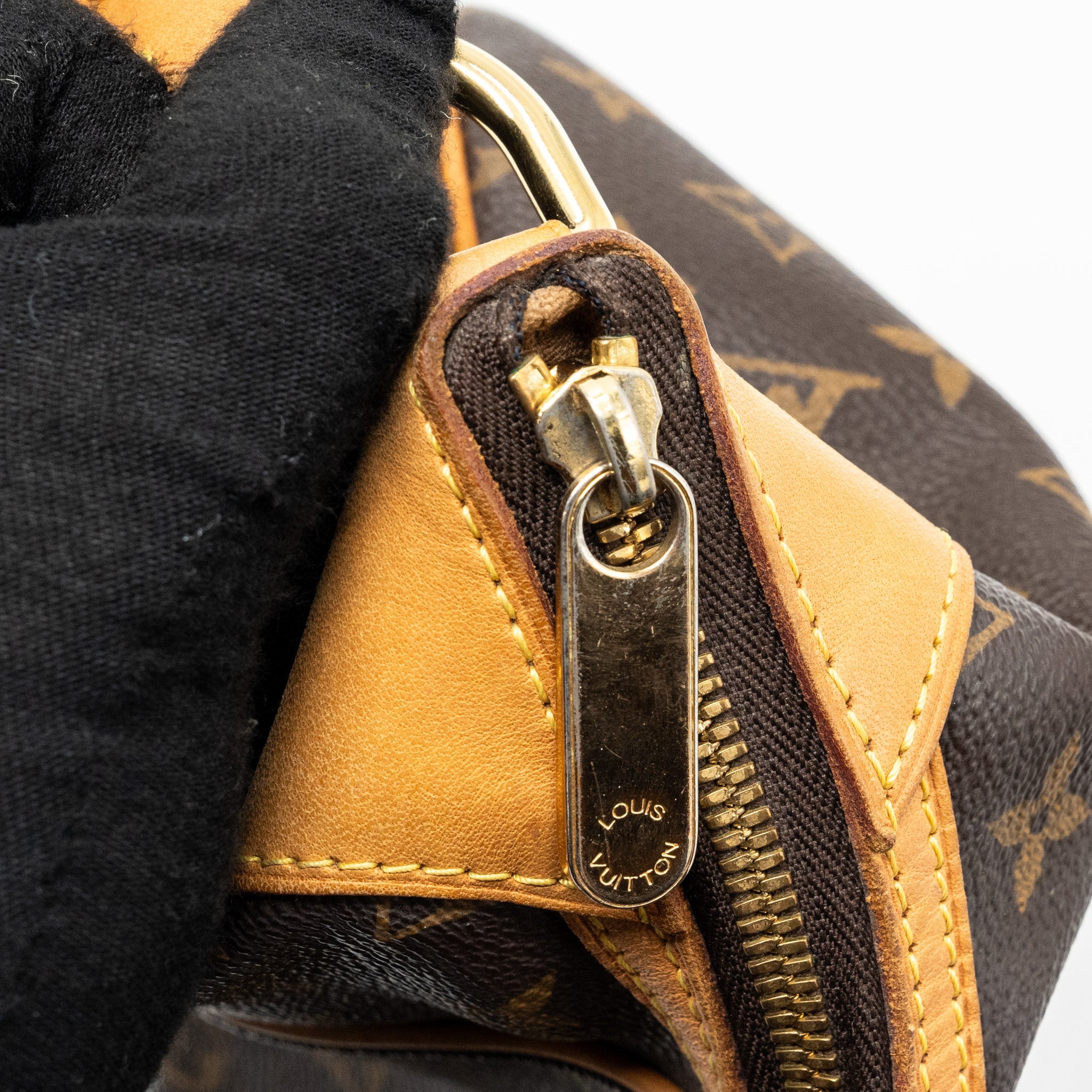 LOUIS VUITTON THAMES GM SHOULDER BAG MONOGRAM CANVAS GHW