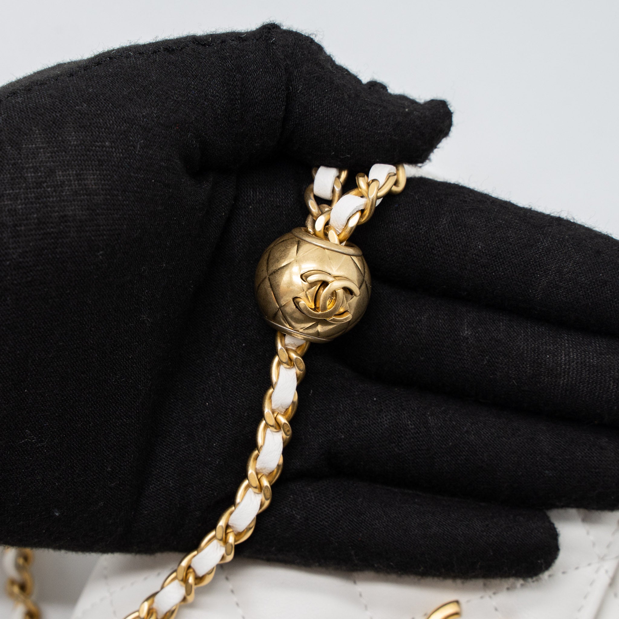 CHANEL PEARL CRUSH WALLET ON CHAIN LAMBSKIN WHITE GHW (MICROCHIP)
