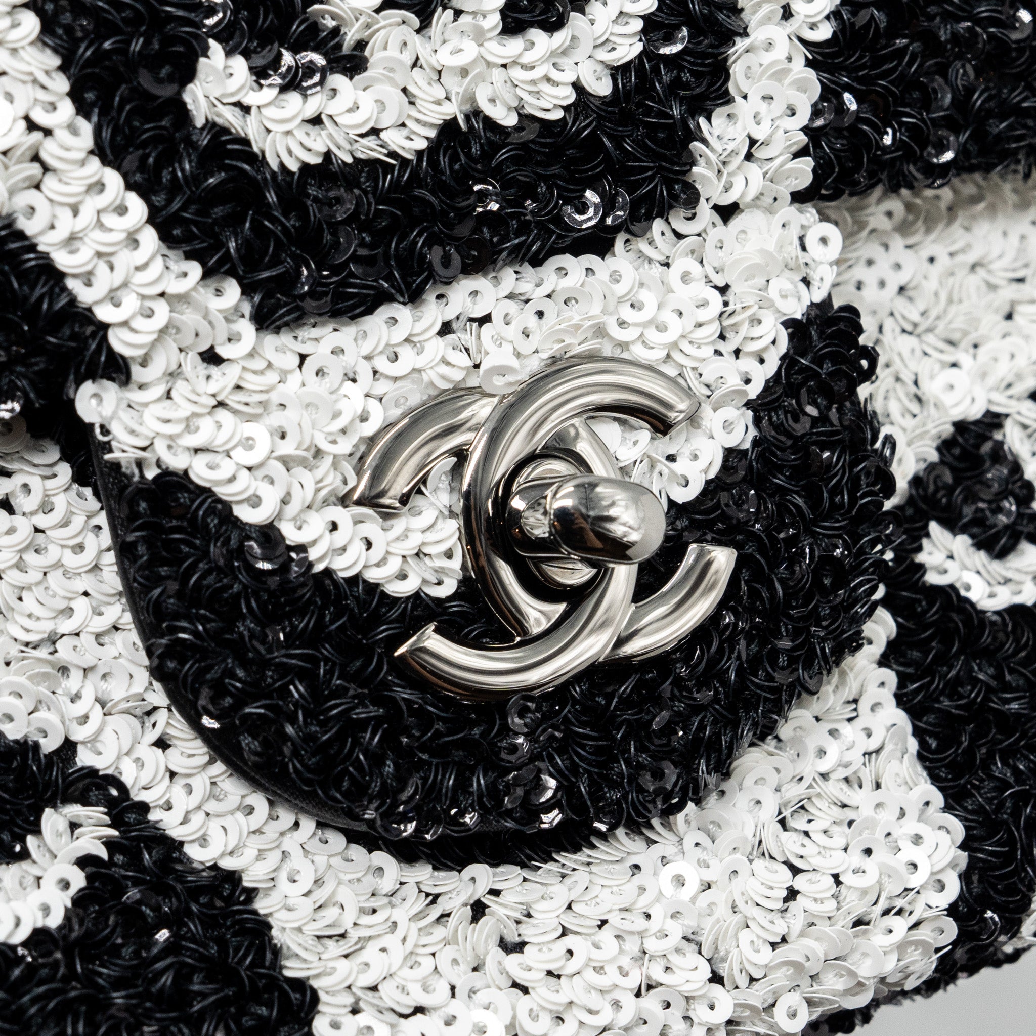 CHANEL 21P LIMITED EDITION FLAP BAG SEQUINS/ SATIN BLACK/ WHITE SHW