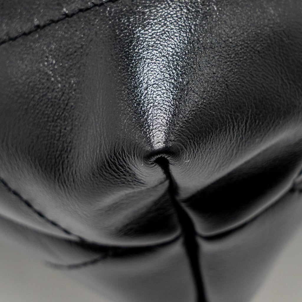 CHANEL SMALL 22 BAG SHINY CALFSKIN BLACK GHW(MICROCHIP)