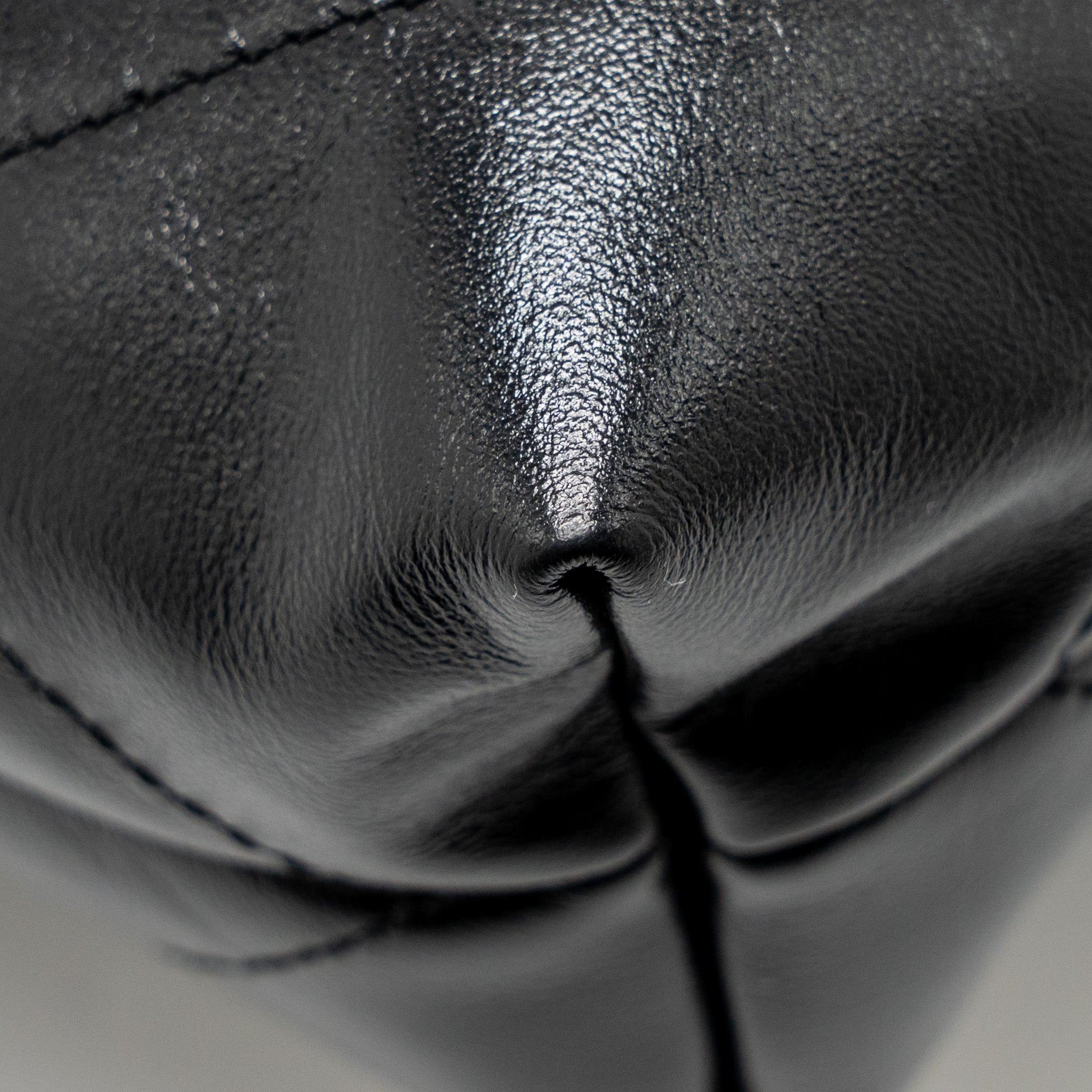 CHANEL SMALL 22 BAG SHINY CALFSKIN BLACK GHW(MICROCHIP)