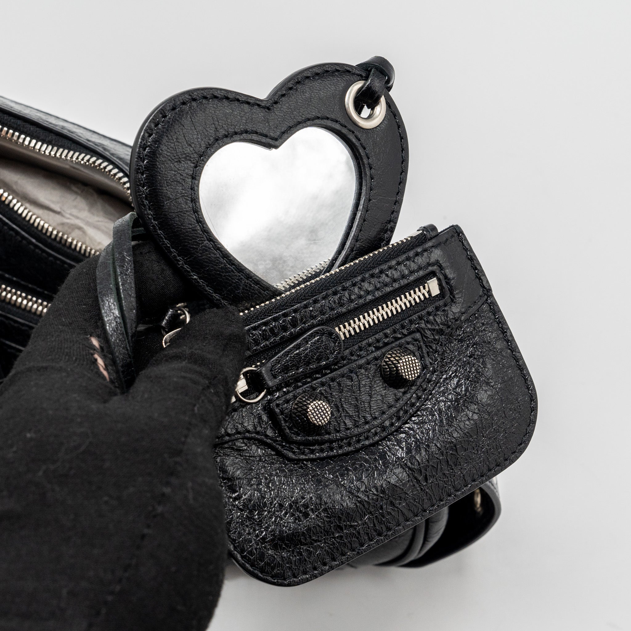 BALENCIAGA LE CARGOLE SMALL SHOULDER BAG LAMBSKIN BLACK SHW
