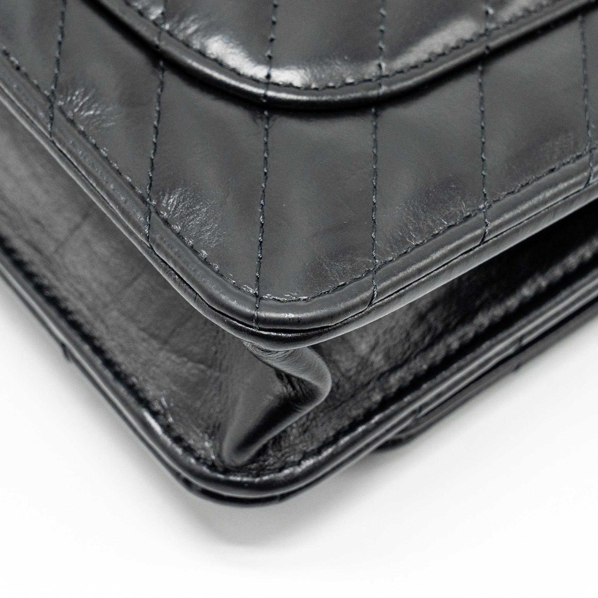 CHANEL CHEVRON 2.55 REISSUE WALLET ON CHAIN AGED CALFSKIN BLACK GHW (MICROCHIP)