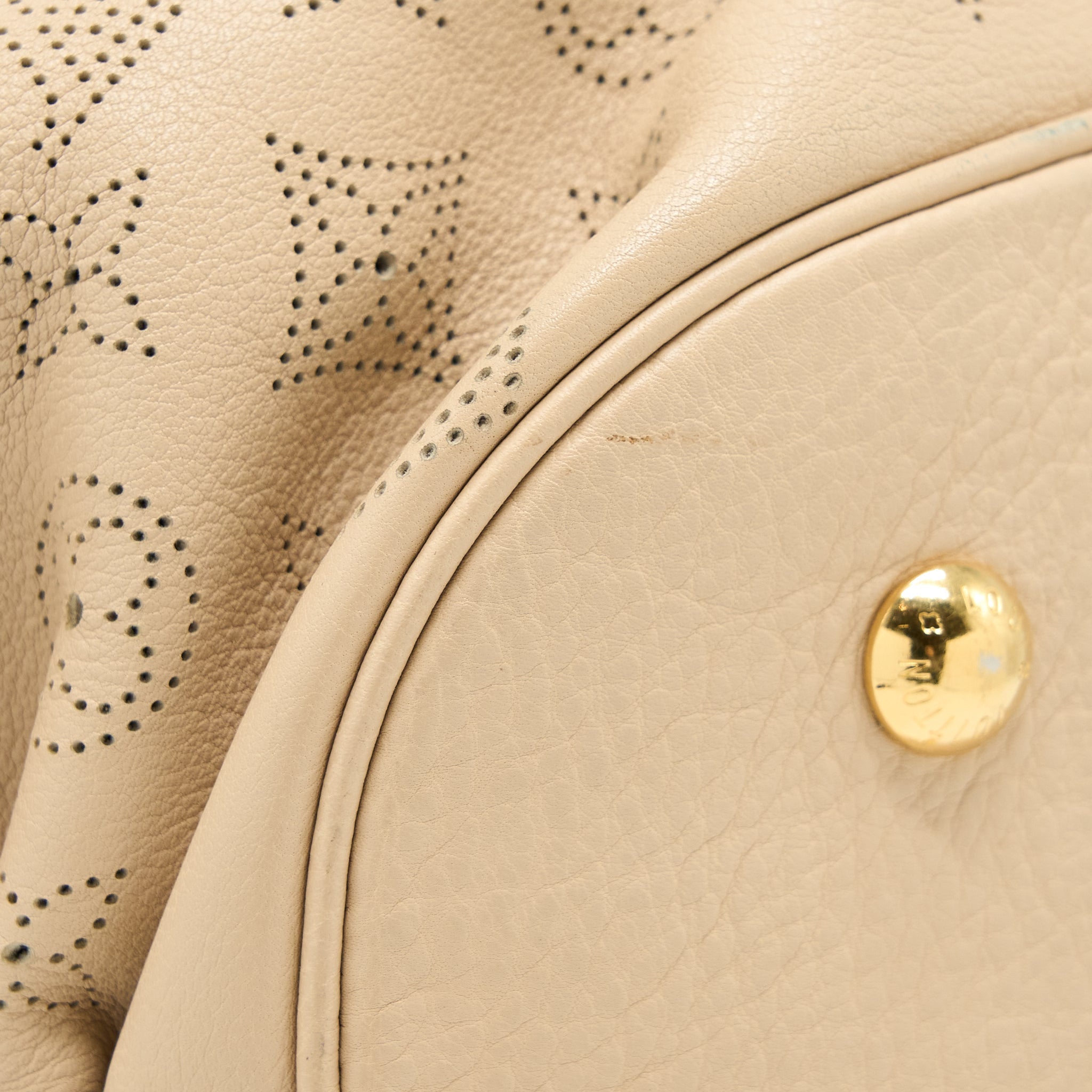 LOUIS VUITTON MAHINA HINA SHOULDER BAG BEIGE GHW