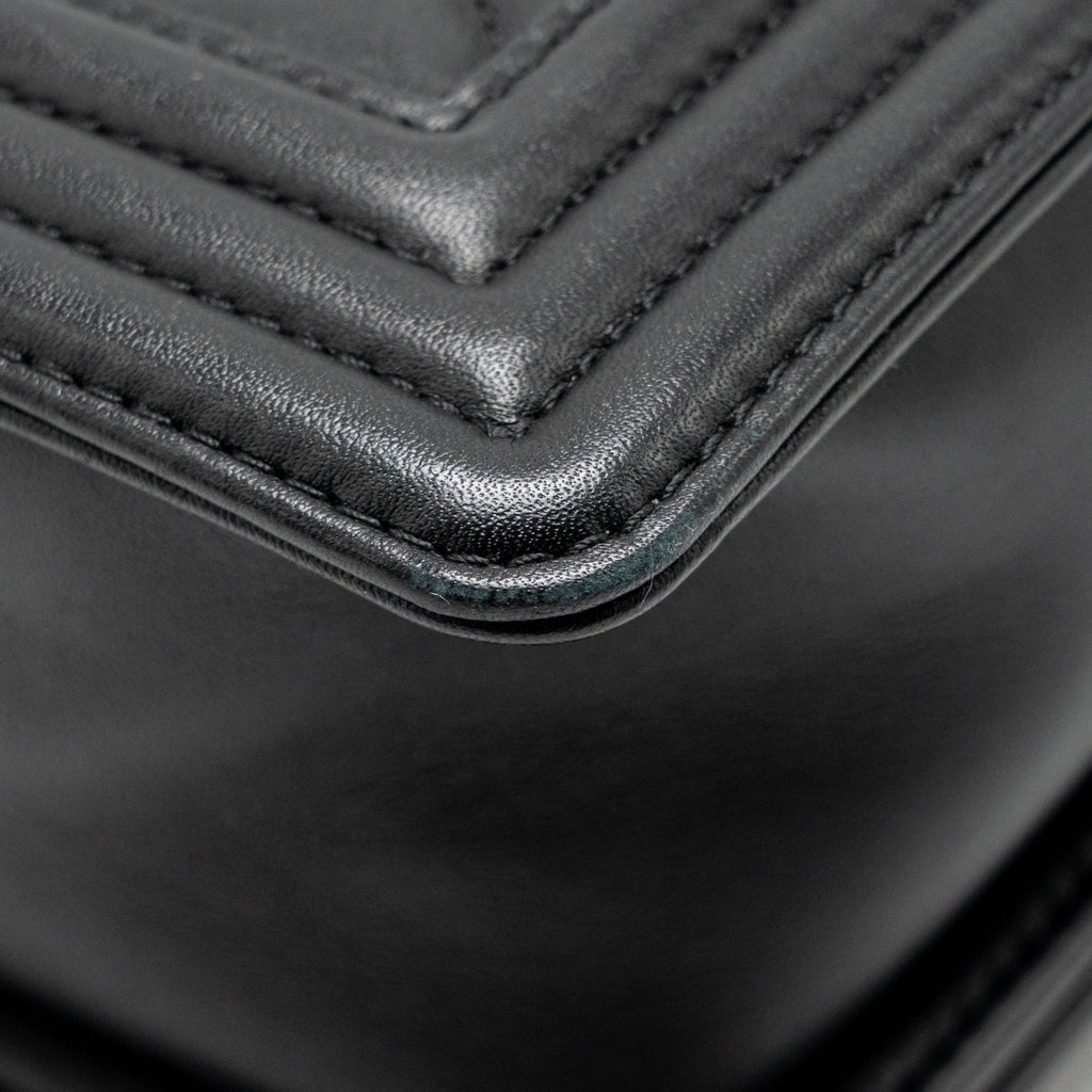 CHANEL NEW MEDIUM BOY BAG CALFSKIN BLACK RUTHENIUM HARDWARE