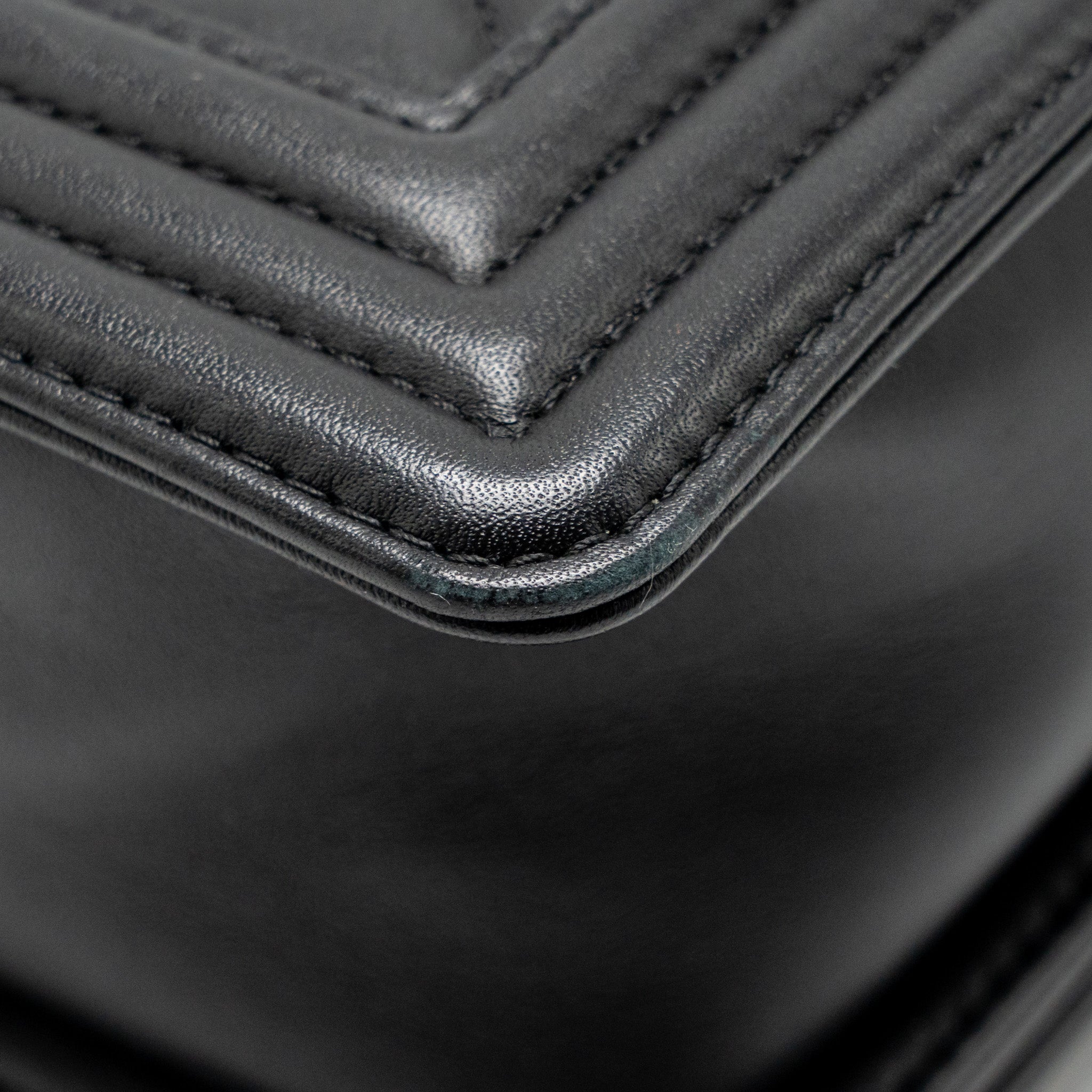 CHANEL NEW MEDIUM BOY BAG CALFSKIN BLACK RUTHENIUM HARDWARE