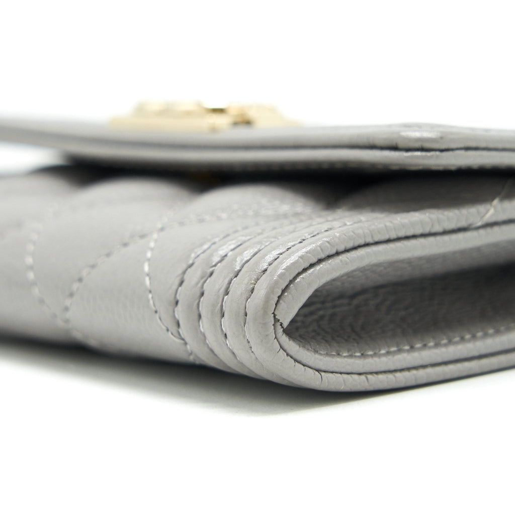 CHANEL BOY FLAP CARD HOLDER CAVIAR LIGHT GREY LGHW
