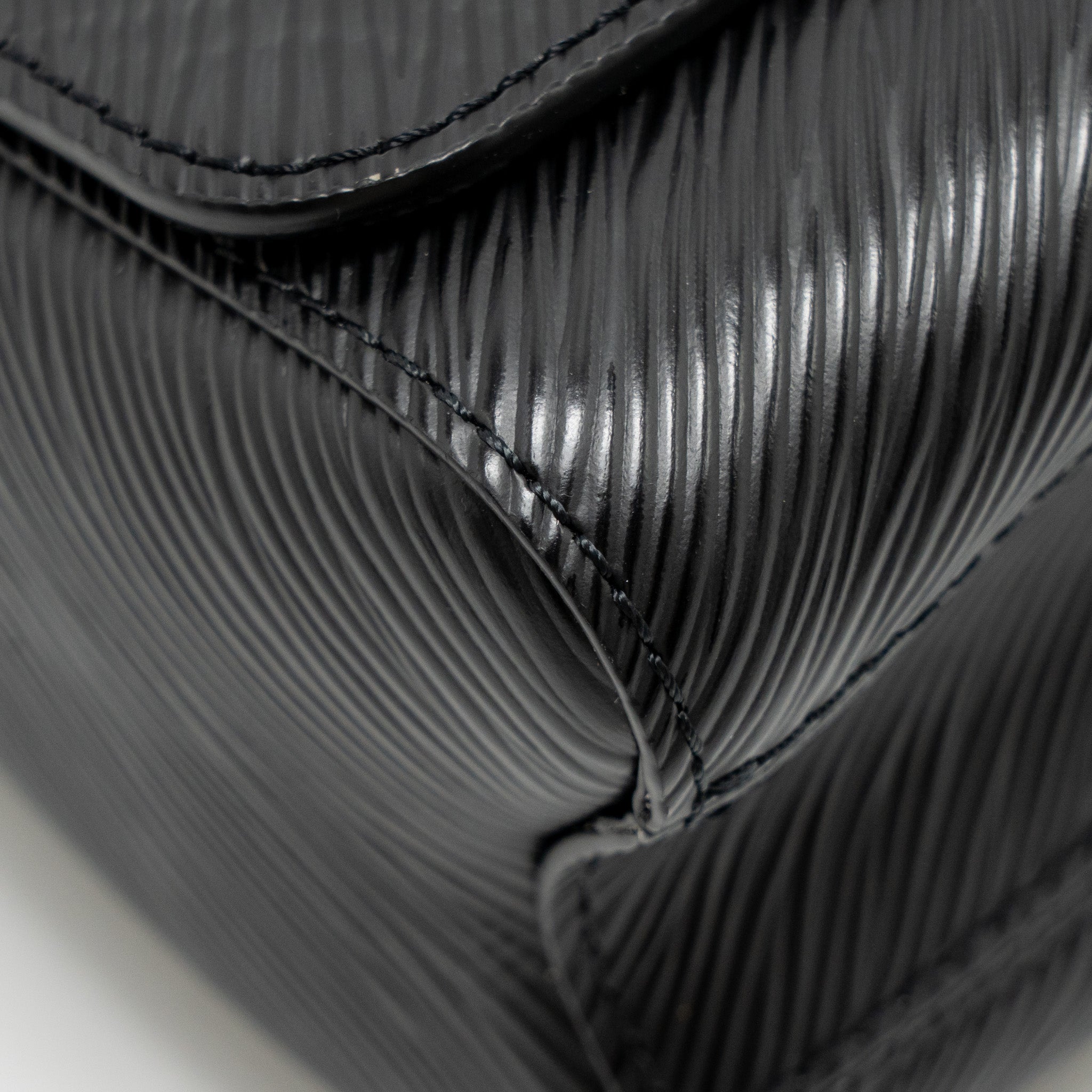 LOUIS VUITTON TWIST PM EPI LEATHER BLACK SHW