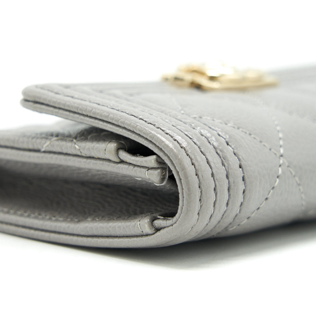 CHANEL BOY FLAP CARD HOLDER CAVIAR LIGHT GREY LGHW