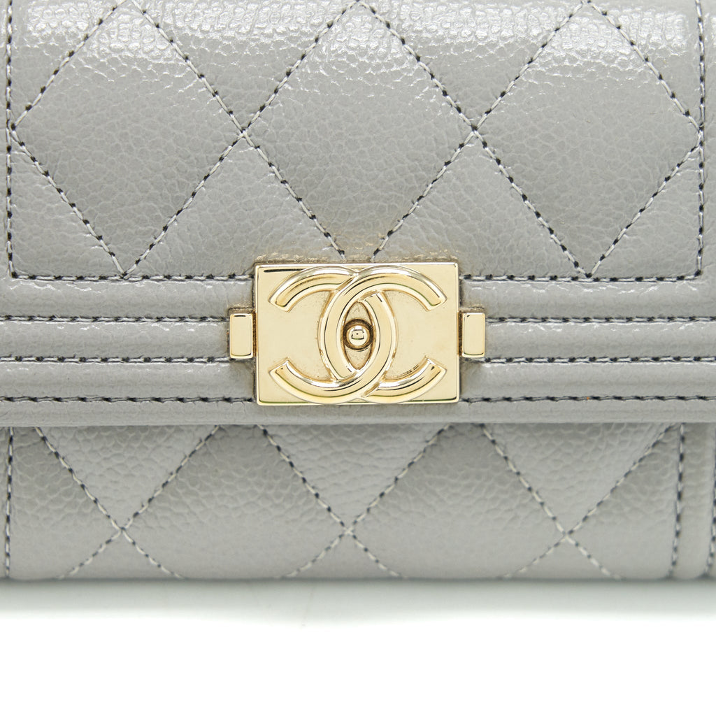 CHANEL BOY FLAP CARD HOLDER CAVIAR LIGHT GREY LGHW