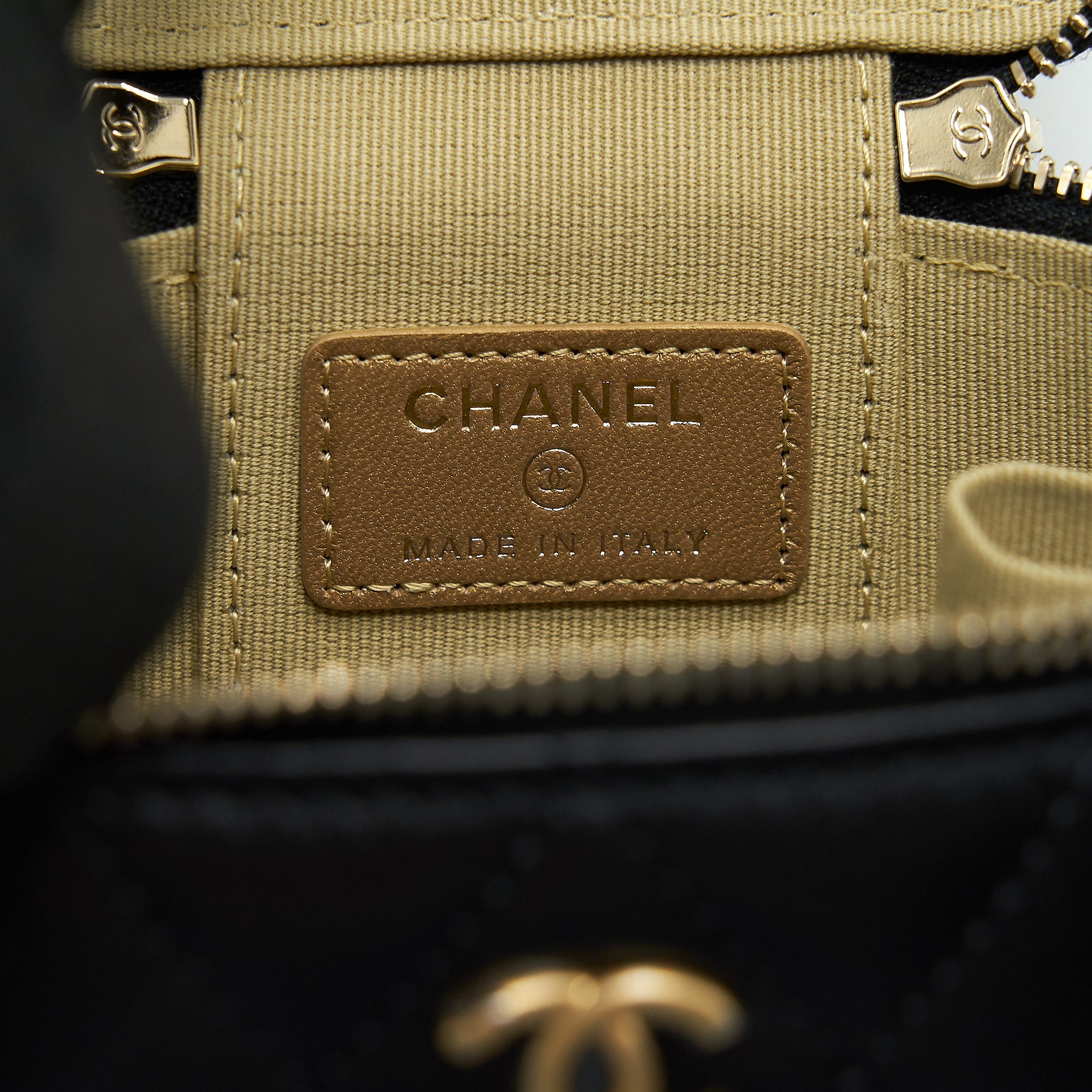 CHANEL 22C PEARL CRUSH MINI VANITY WITH CHAIN LAMBSKIN BLACK GHW