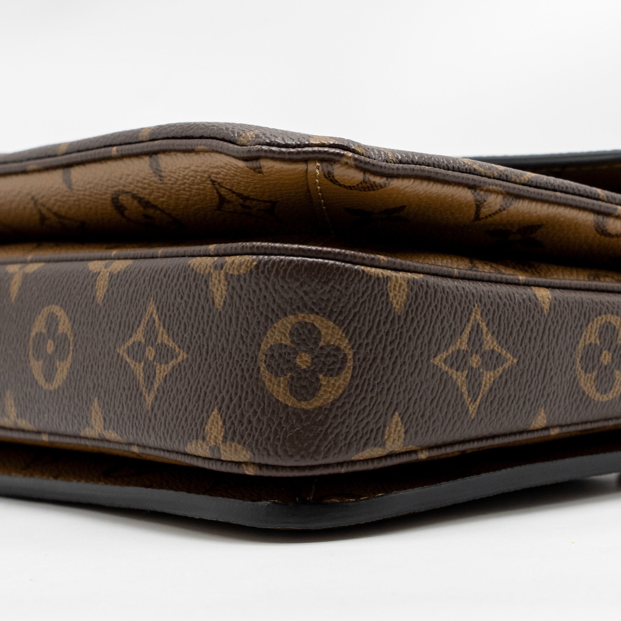 LOUIS VUITTON POCHETTE MÉTIS MONOGRAM REVERSE CANVAS GHW