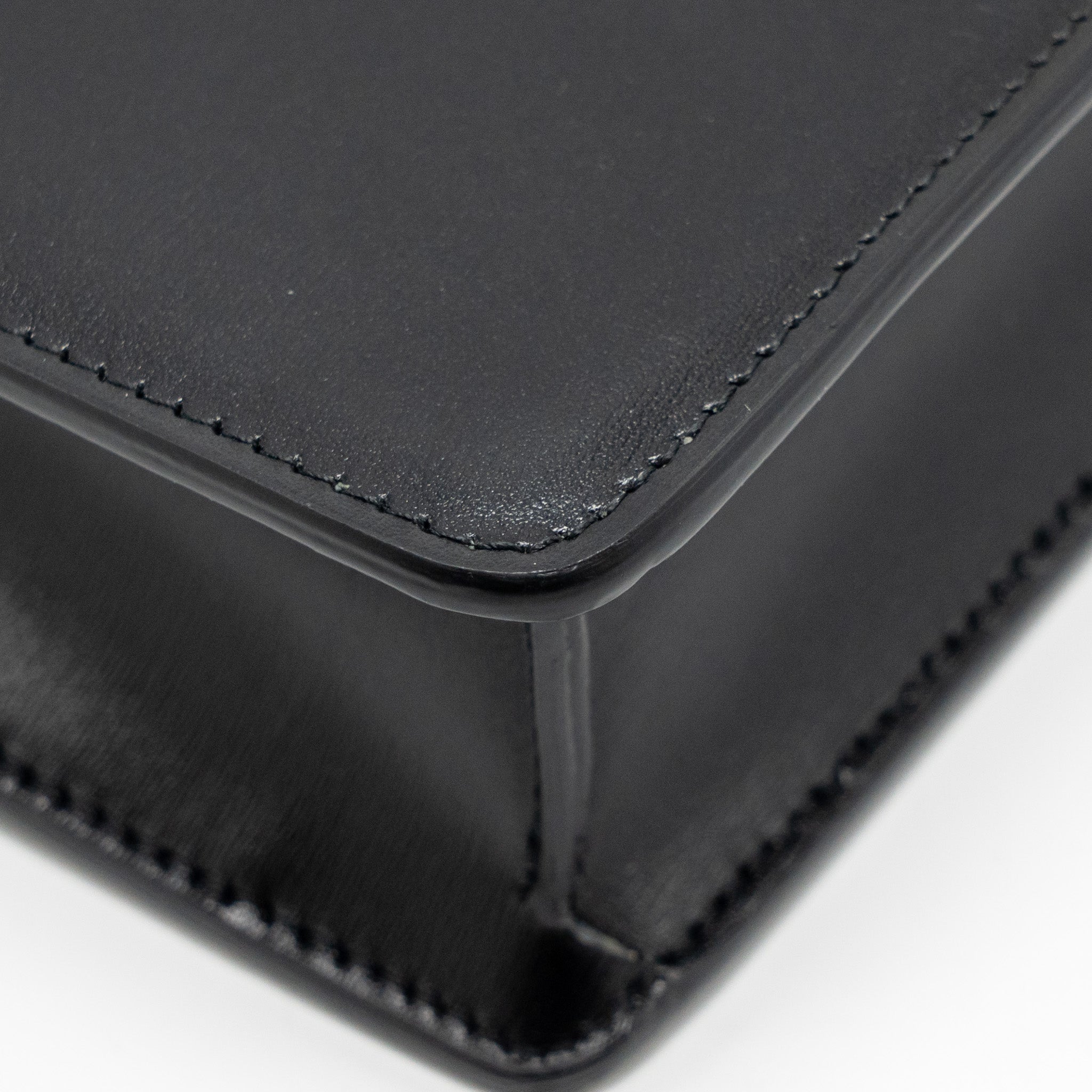 CELINE TRIOMPHE WALLET ON CHAIN MARGO SHINY CALFSKIN BLACK GHW