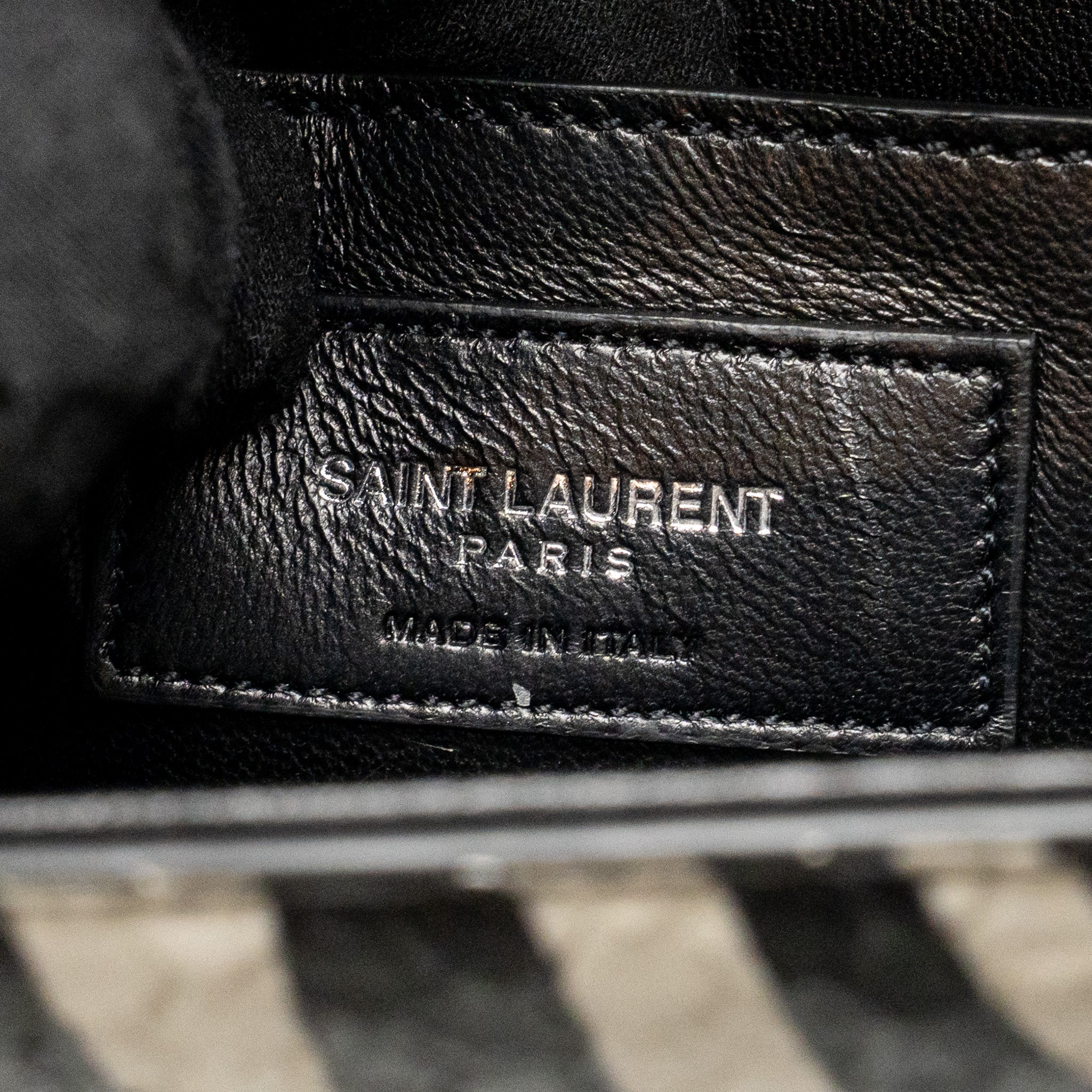 SAINT LAURENT/YSL MEDIUM KATE SHOULDER BAG WITH TASSEL EMBOSSED LEATHER BLACK/WHITE SHW
