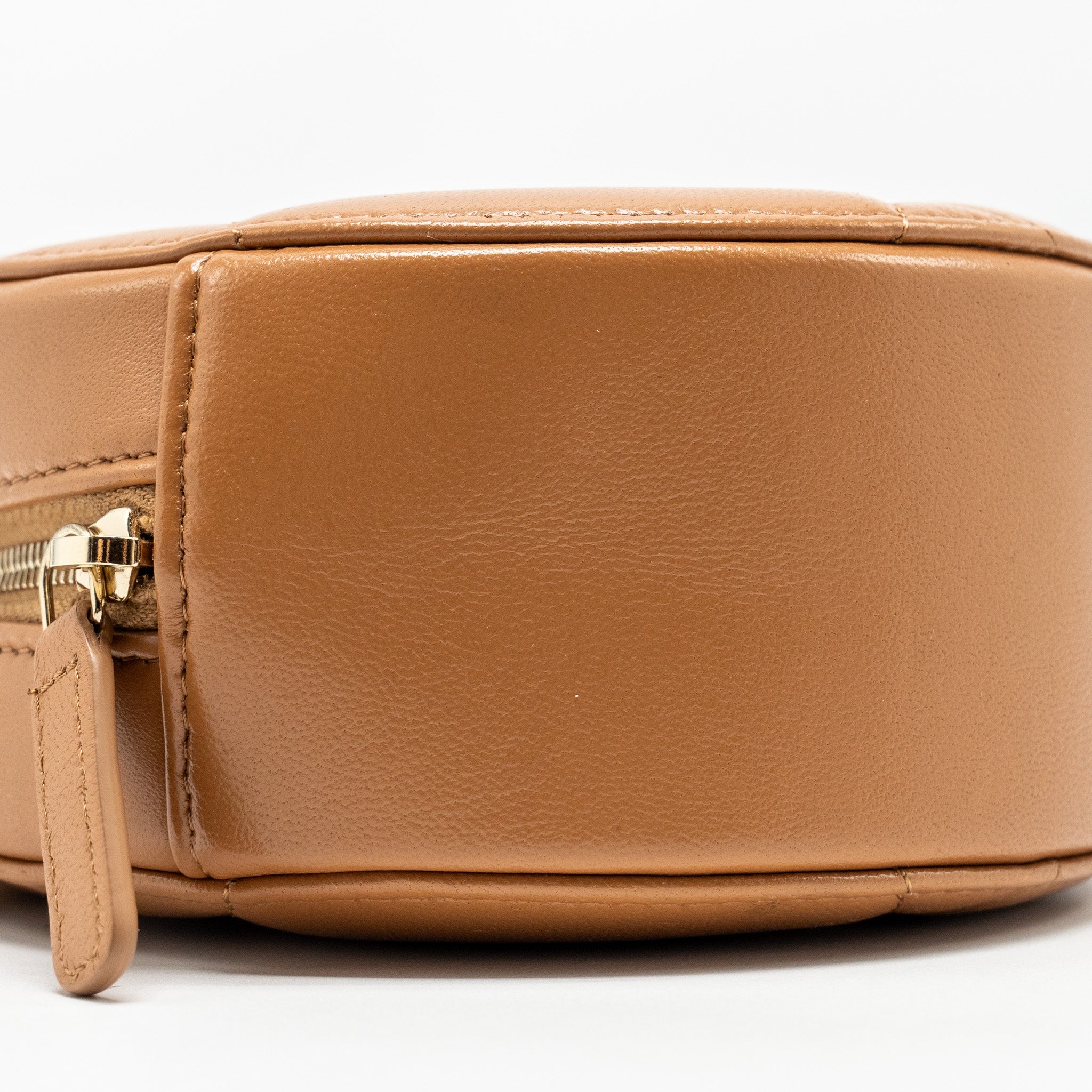 CHANEL 19 ROUND CLUTCH WITH CHAIN LAMBSKIN CARAMEL MULTICOLOUR HARDWARE (MICROCHIP)