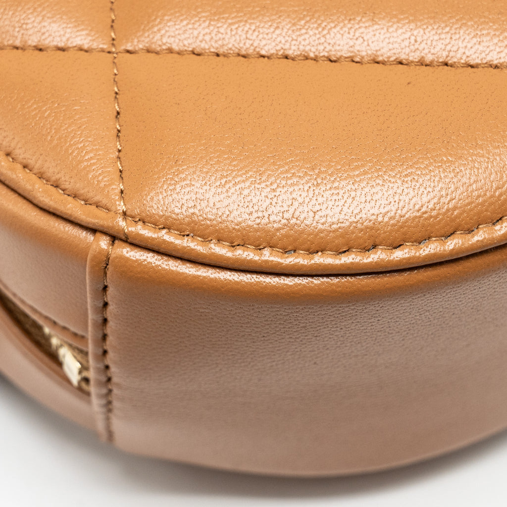 CHANEL 19 ROUND CLUTCH WITH CHAIN LAMBSKIN CARAMEL MULTICOLOUR HARDWARE (MICROCHIP)