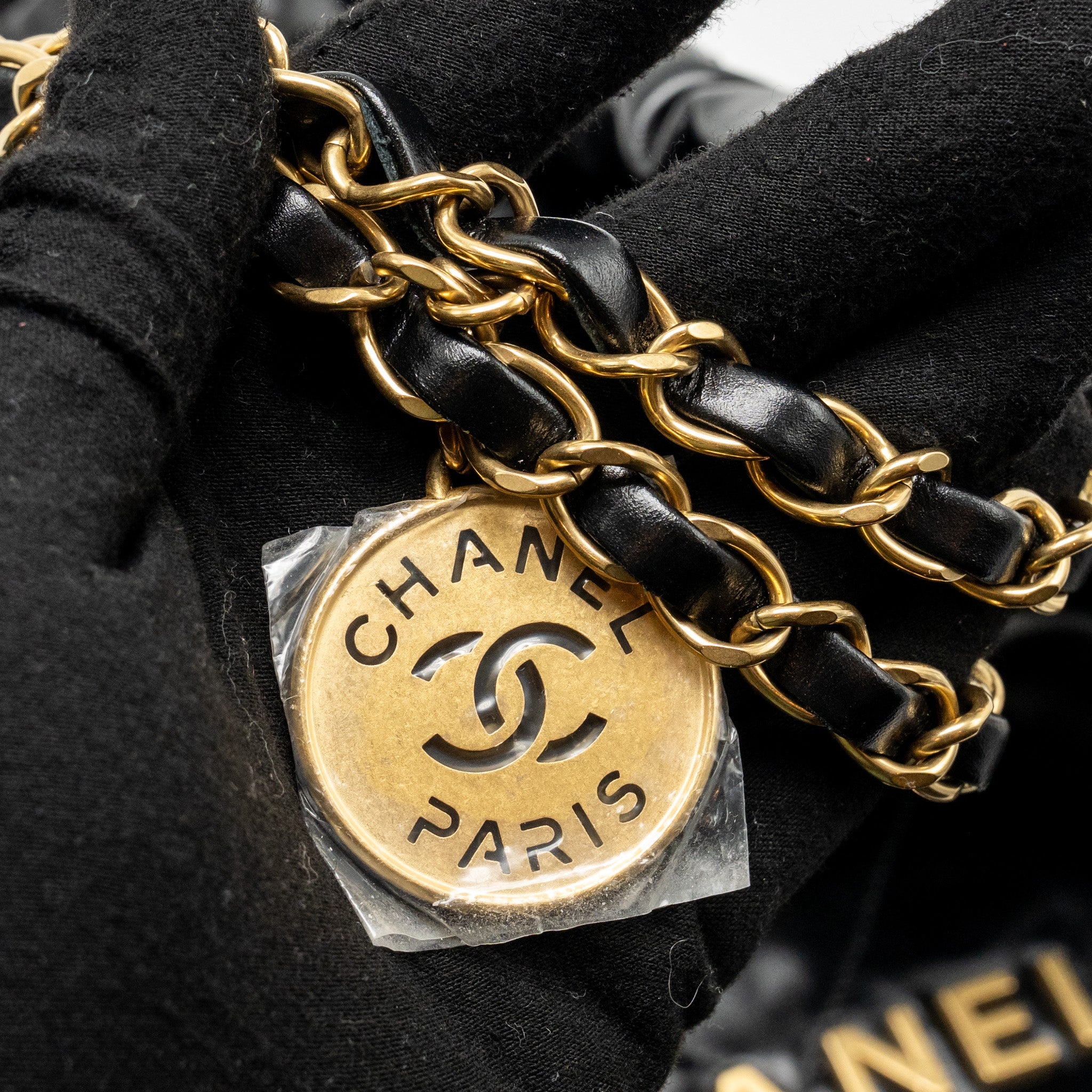 CHANEL MEDIUM 22 BAG SHINY CALFSKIN BLACK GHW (MICROCHIP)