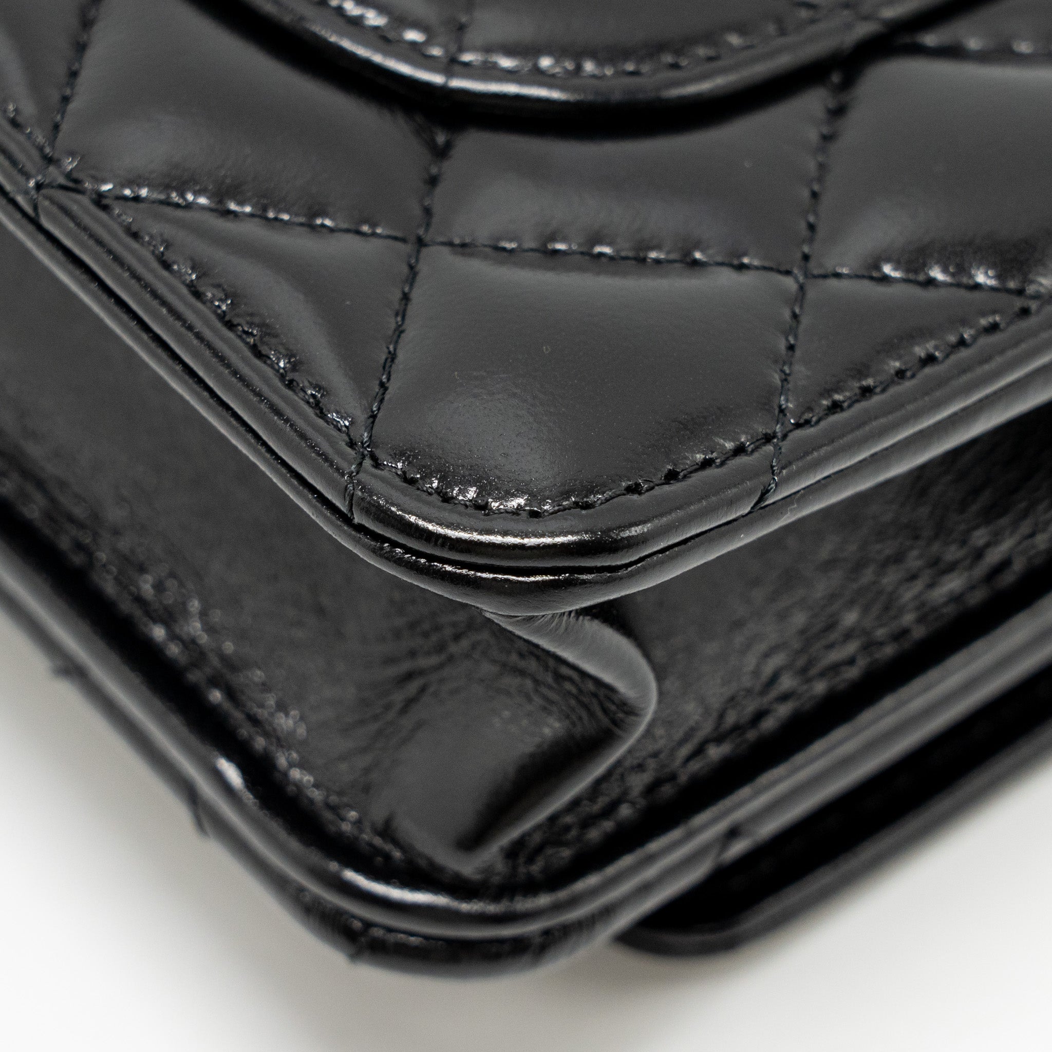 CHANEL WALLET ON CC DETAILED CHAIN SHINY LAMBSKIN BLACK GHW (MICROCHIP)