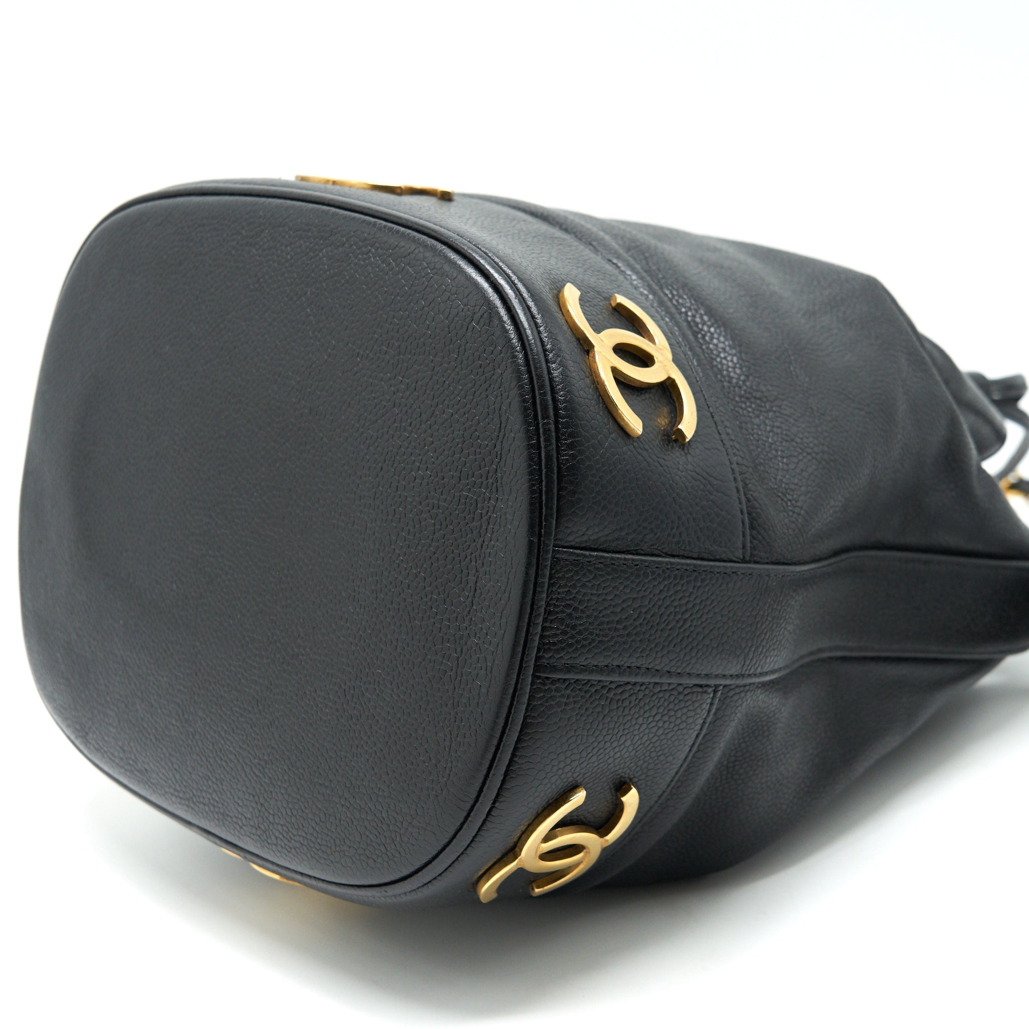CHANEL VINTAGE CC LOGO PEARL CRUSH CAVIAR BUCKET BAG BLACK