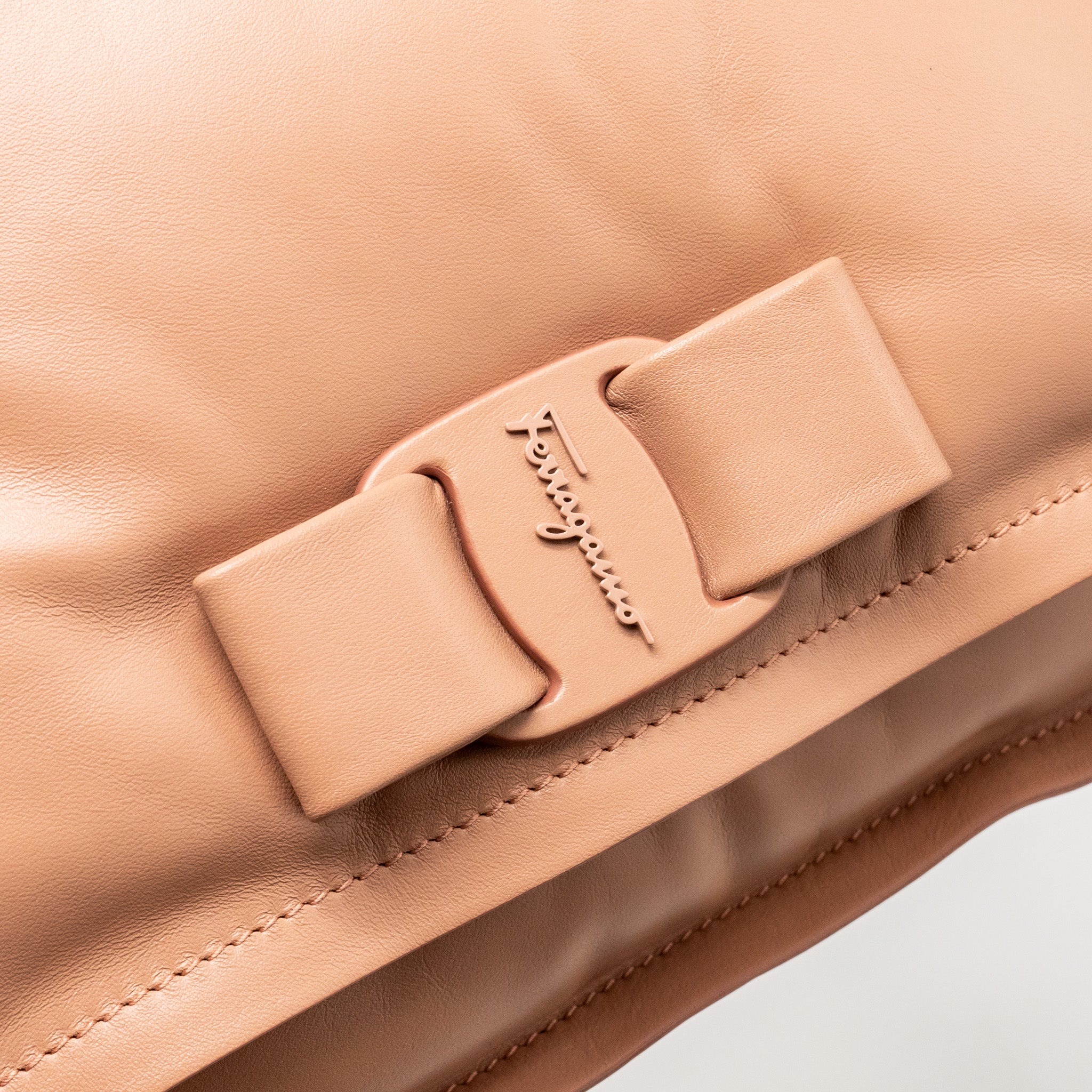 SALVATORE FERRAGAMO VIVA BOW SHOULDER BAG LEATHER DUST PINK SHW