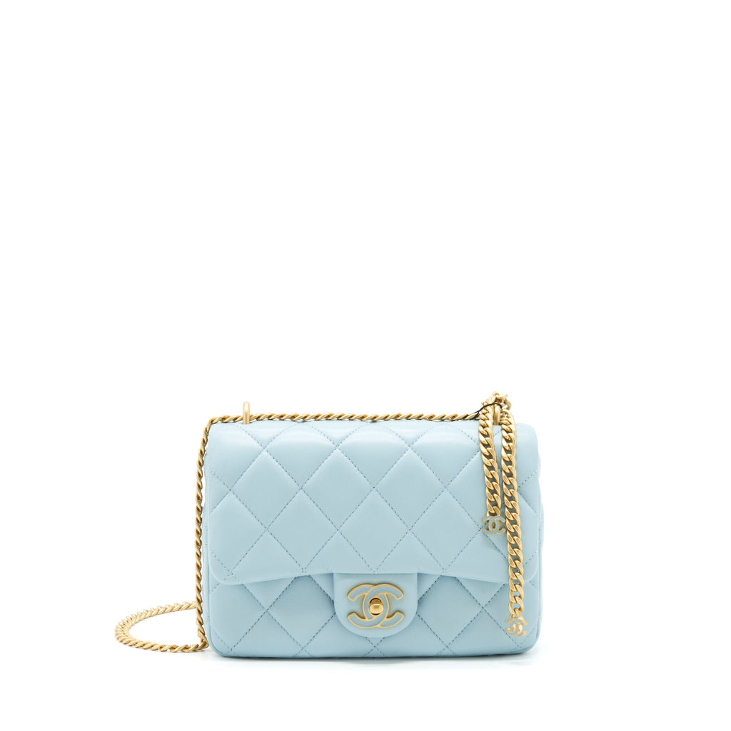 CHANEL 22P ENEMAL SMALL FLAP BAG LAMBSKIN LIGHT BLUE GOLD/BLUE HARDWARE