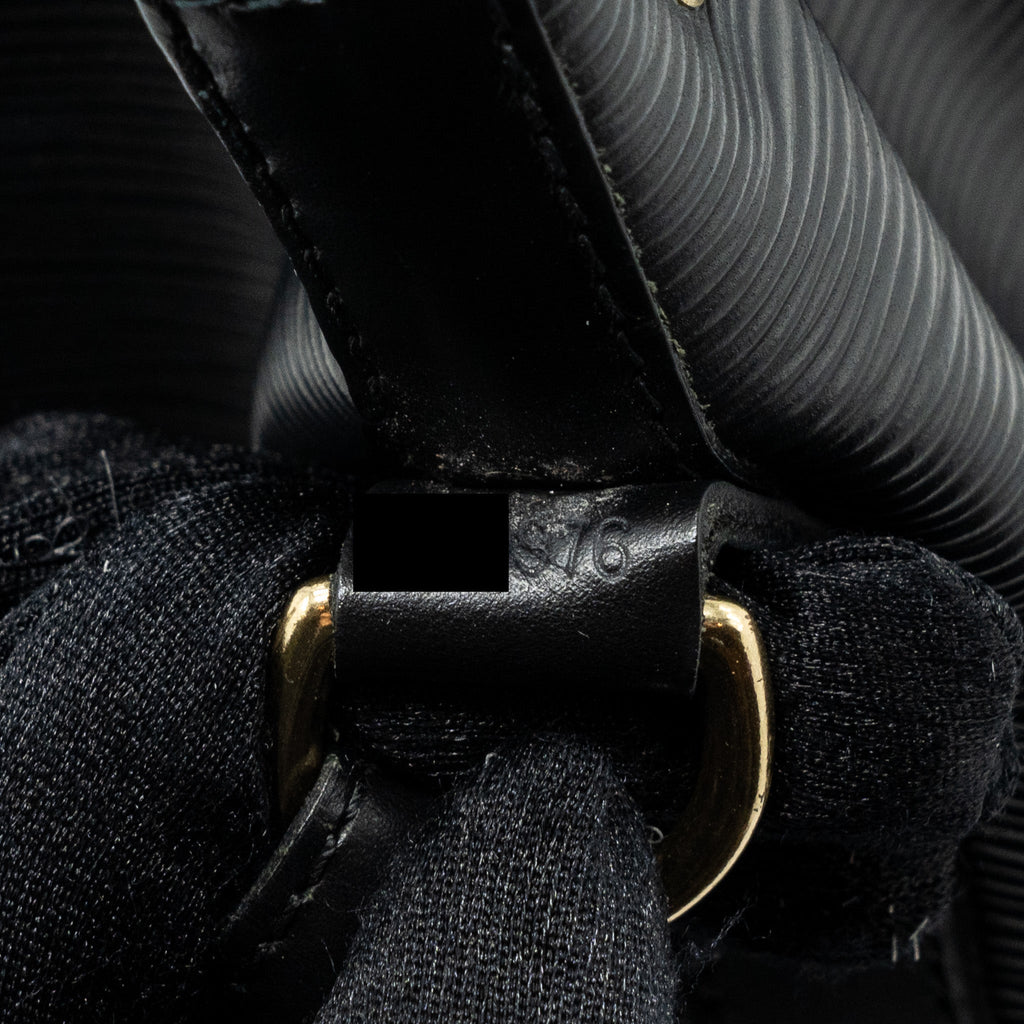LOUIS VUITTON PETIT NOE EPI LEATHER BLACK GHW