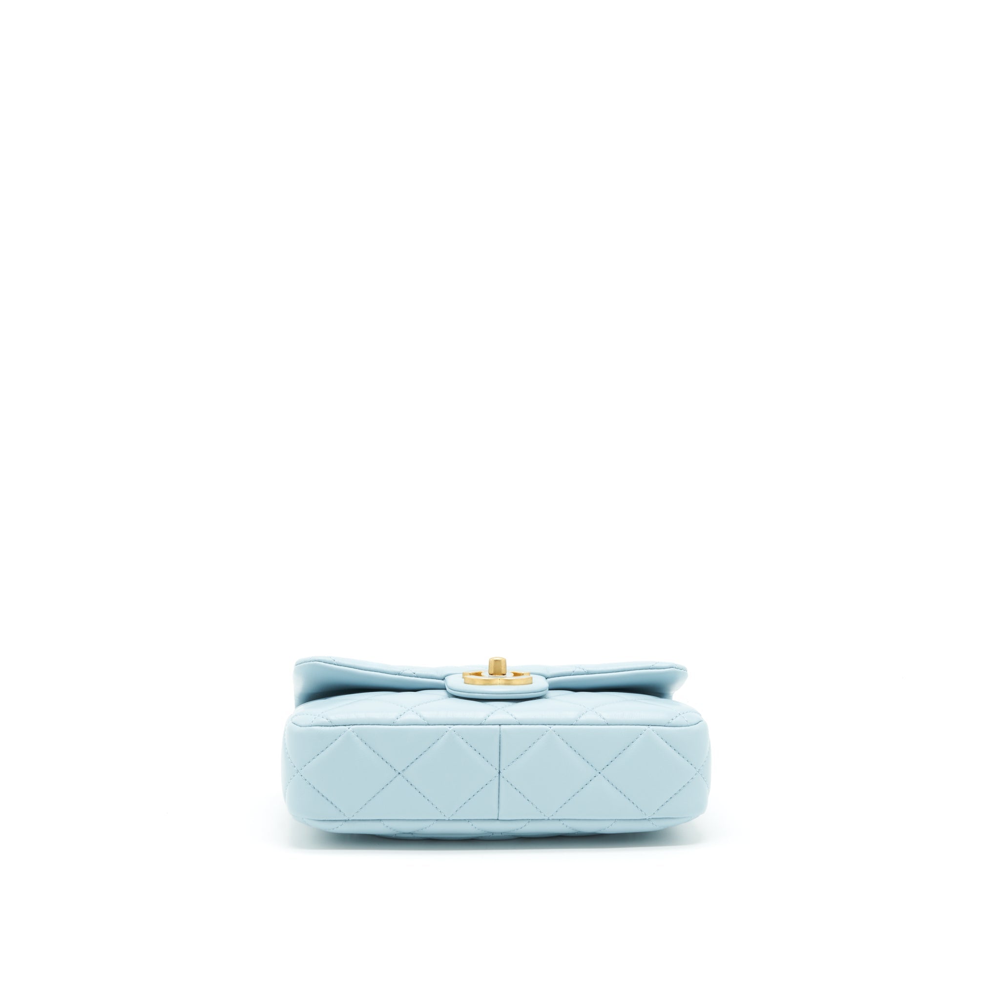 CHANEL 22P ENEMAL SMALL FLAP BAG LAMBSKIN LIGHT BLUE GOLD/BLUE HARDWARE