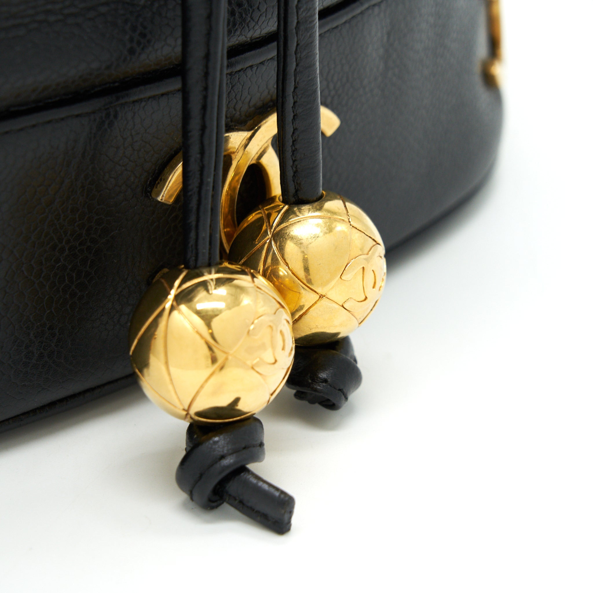 CHANEL VINTAGE CC LOGO PEARL CRUSH CAVIAR BUCKET BAG BLACK
