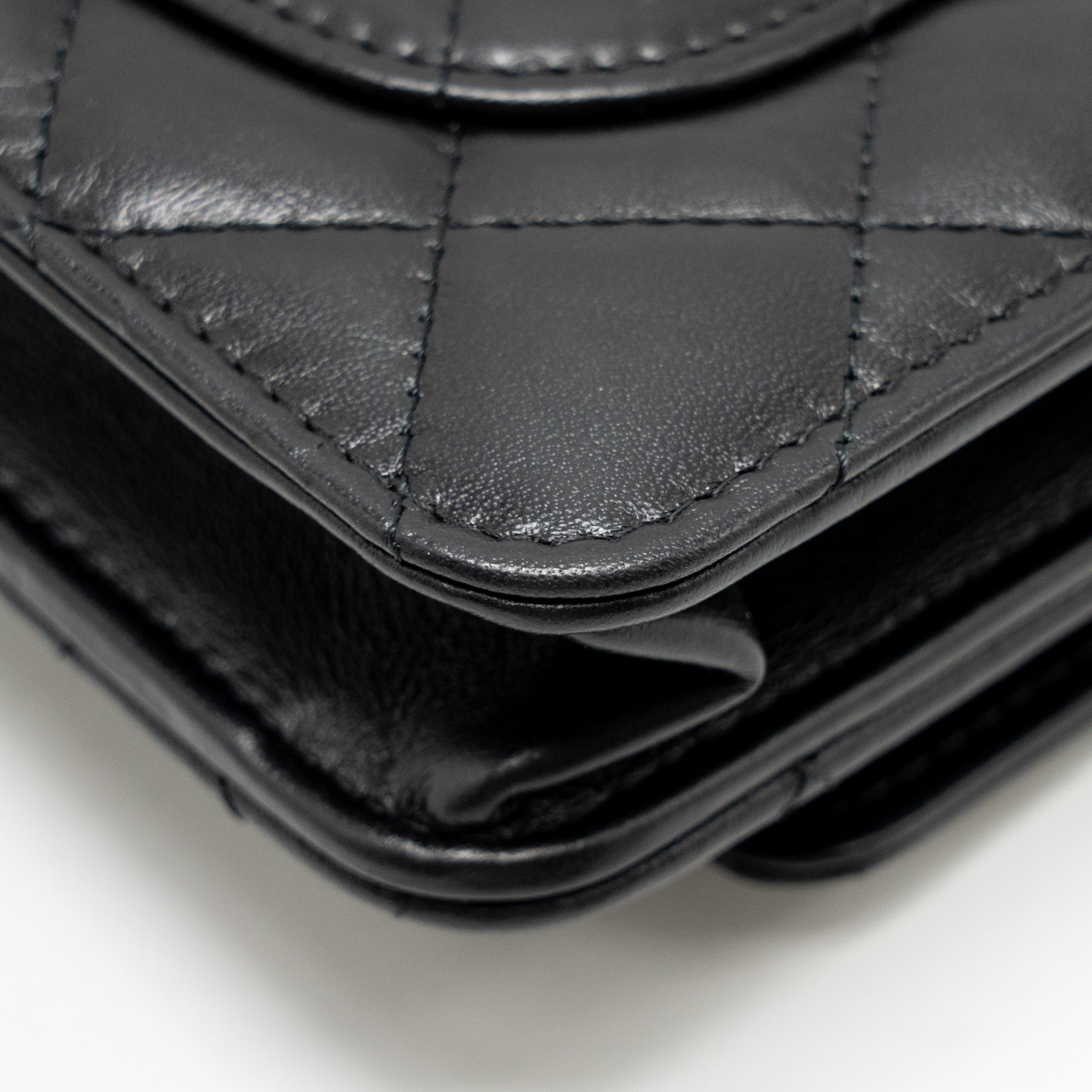 CHANEL 2.55 REISSUE WALLET ON CHAIN LAMBSKIN BLACK GHW (MICROCHIP)