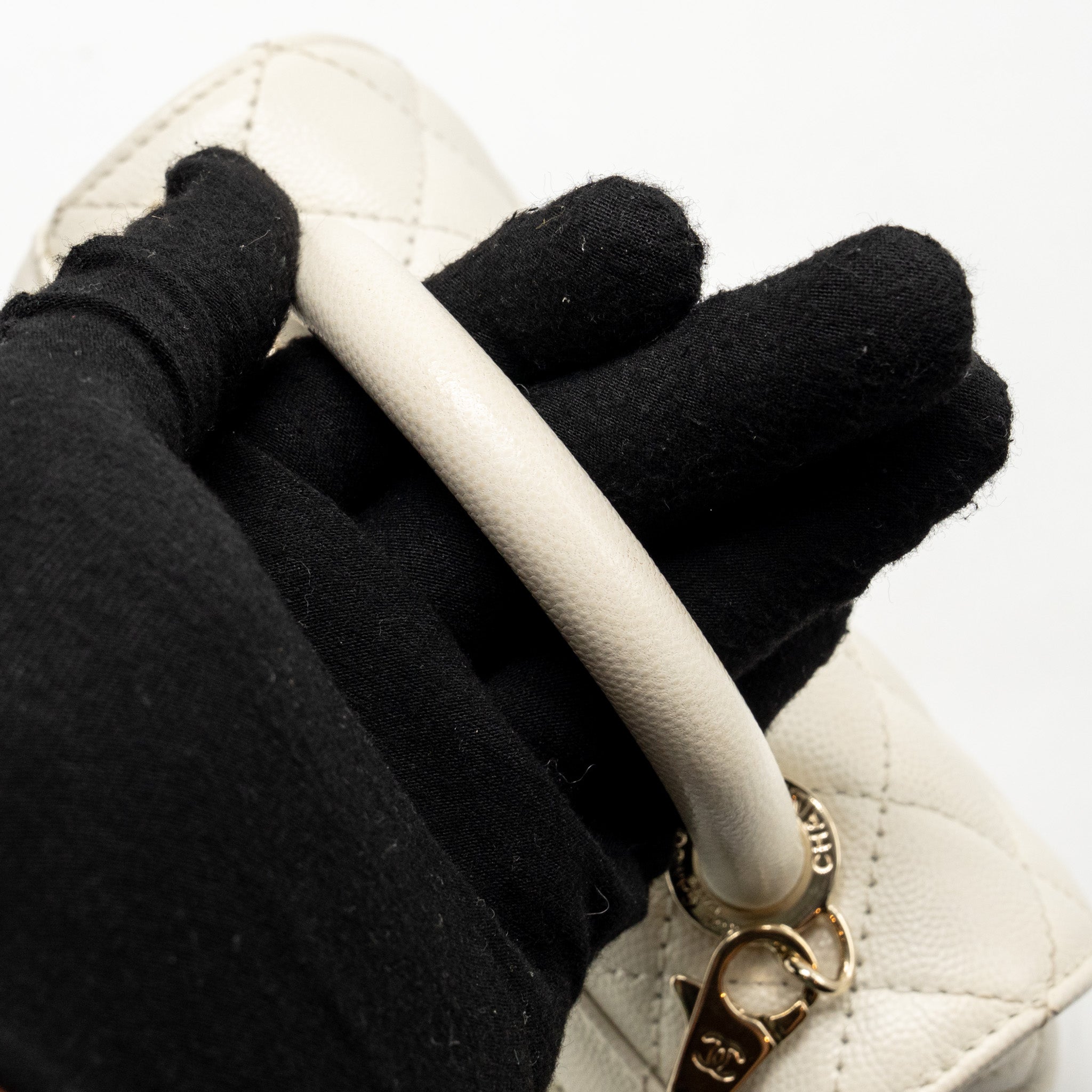 CHANEL MINI COCO HANDLE CAVIAR WHITE LGHW (MICROCHIP)