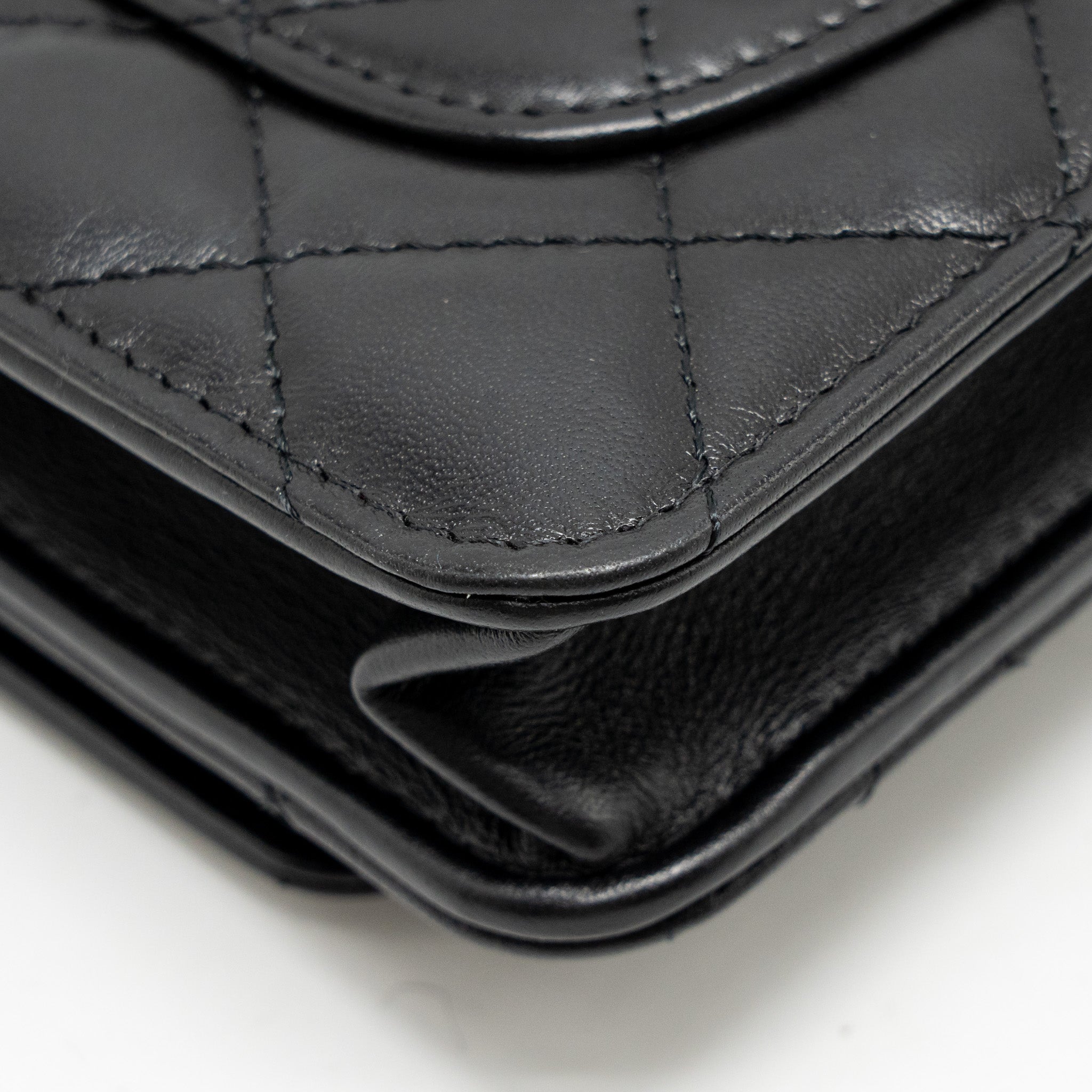 CHANEL 2.55 REISSUE WALLET ON CHAIN LAMBSKIN BLACK GHW (MICROCHIP)