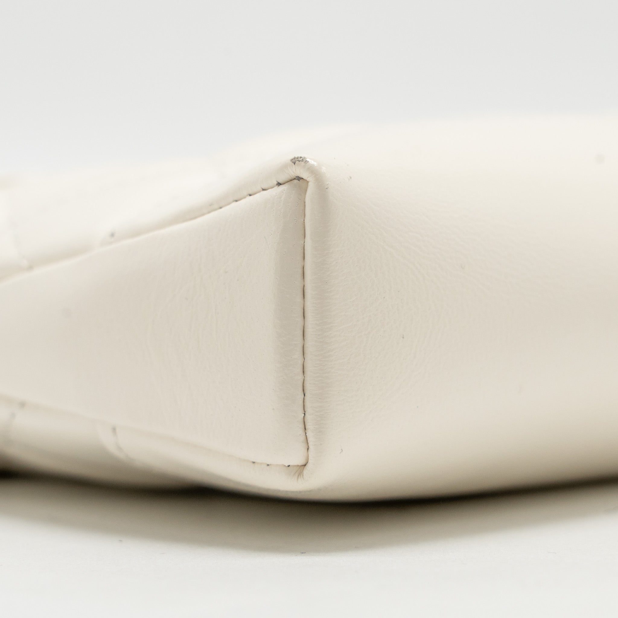 CHANEL MINI 31 CLUTCH WITH CHAIN SHINY LAMBSKIN WHITE LGHW (MICROCHIP)